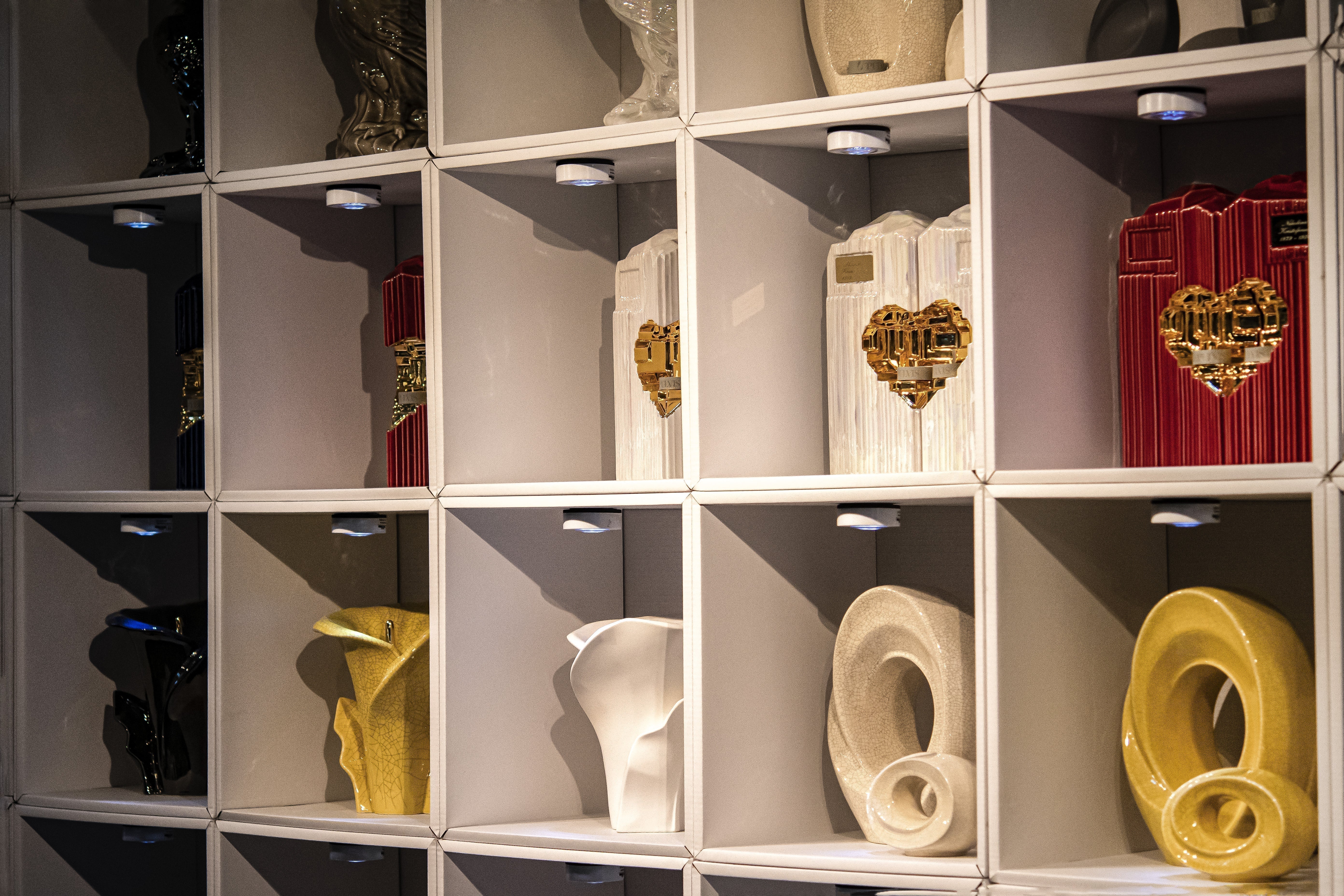 Tips for Safely Packaging and Shipping Cremation Urns and Memorial Products