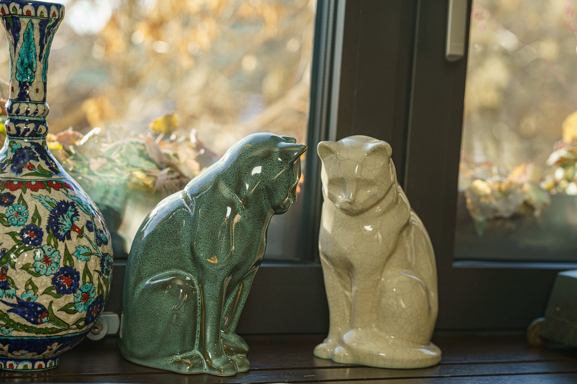 Neko Handmade Urn for Cat Pet ashes by Pulvis Art Urns