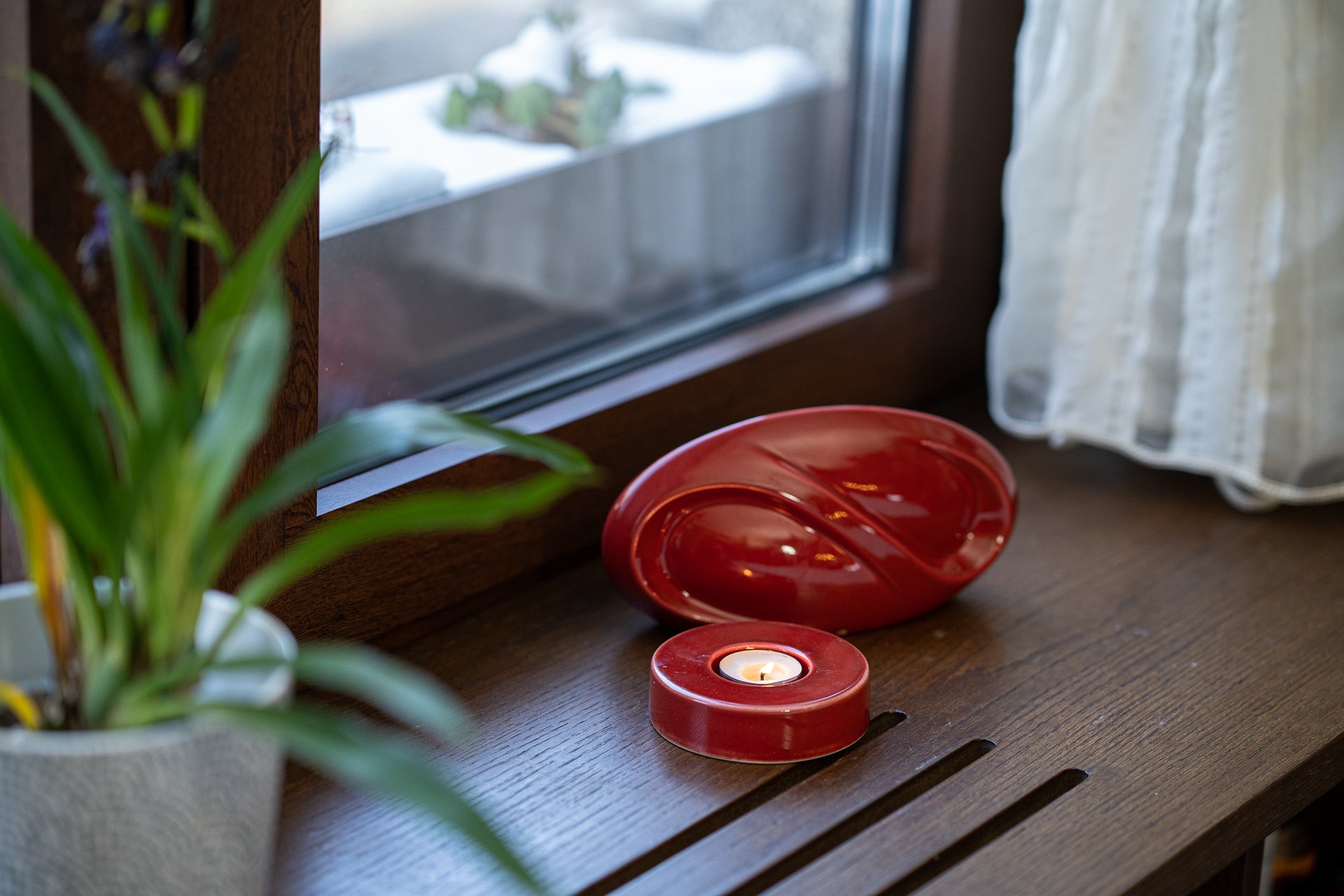 Eternity keepsake urn for cremation ashes