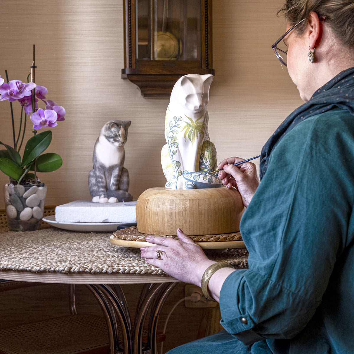 Load video: Svetoslava Asenova is a master hand decorator, renowned for her exquisite artistry on both human and pet urns. Each piece she creates is a testament to her exceptional talent and meticulous craftsmanship. With dedication and passion, she transforms every urn into a unique work of art, imbuing it with beauty and meaning.