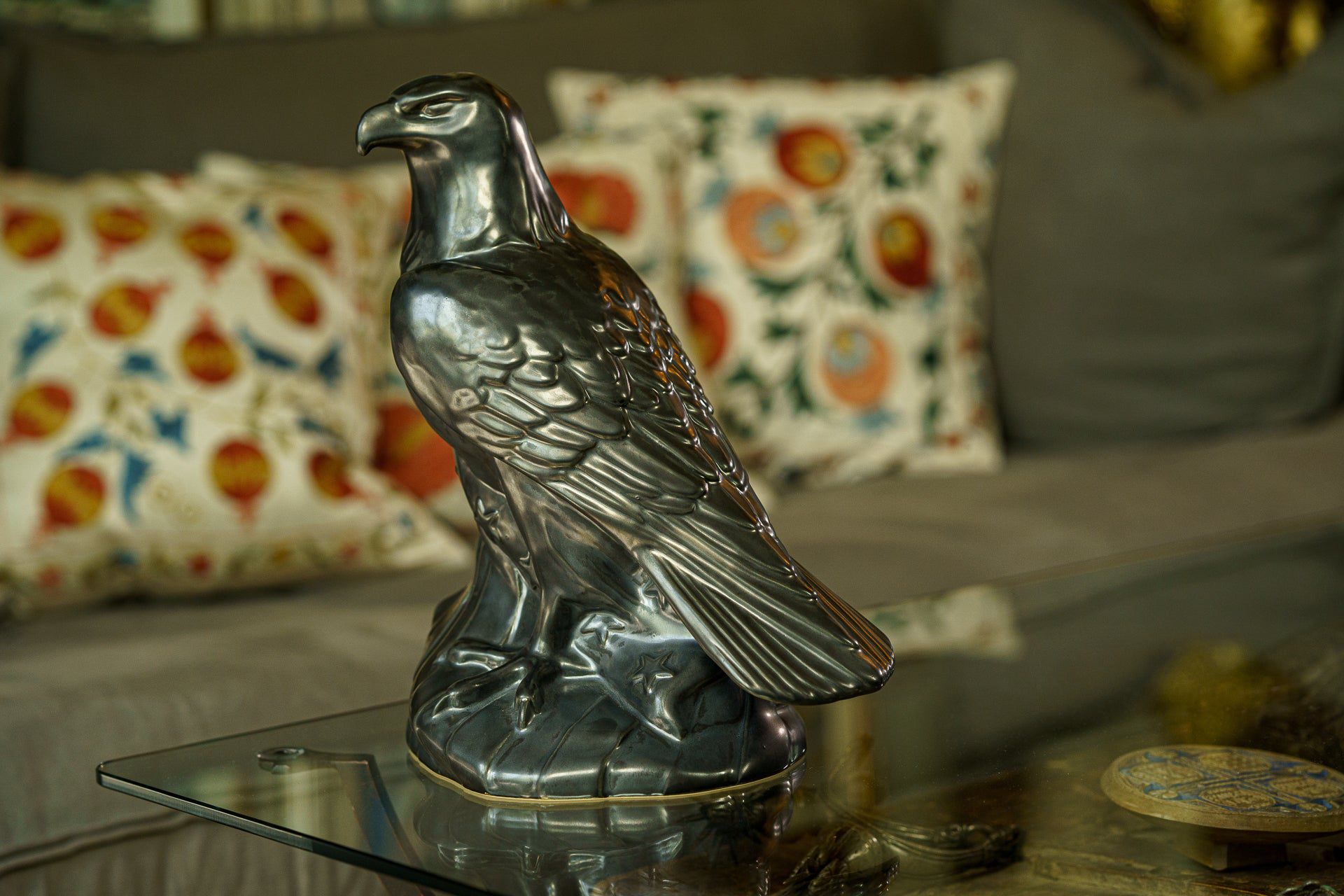 Pulvis Art Urns Adult Size Urn Aquilae Military Memorial For Cremation Ashes - Large | Dark Matte | Ceramic