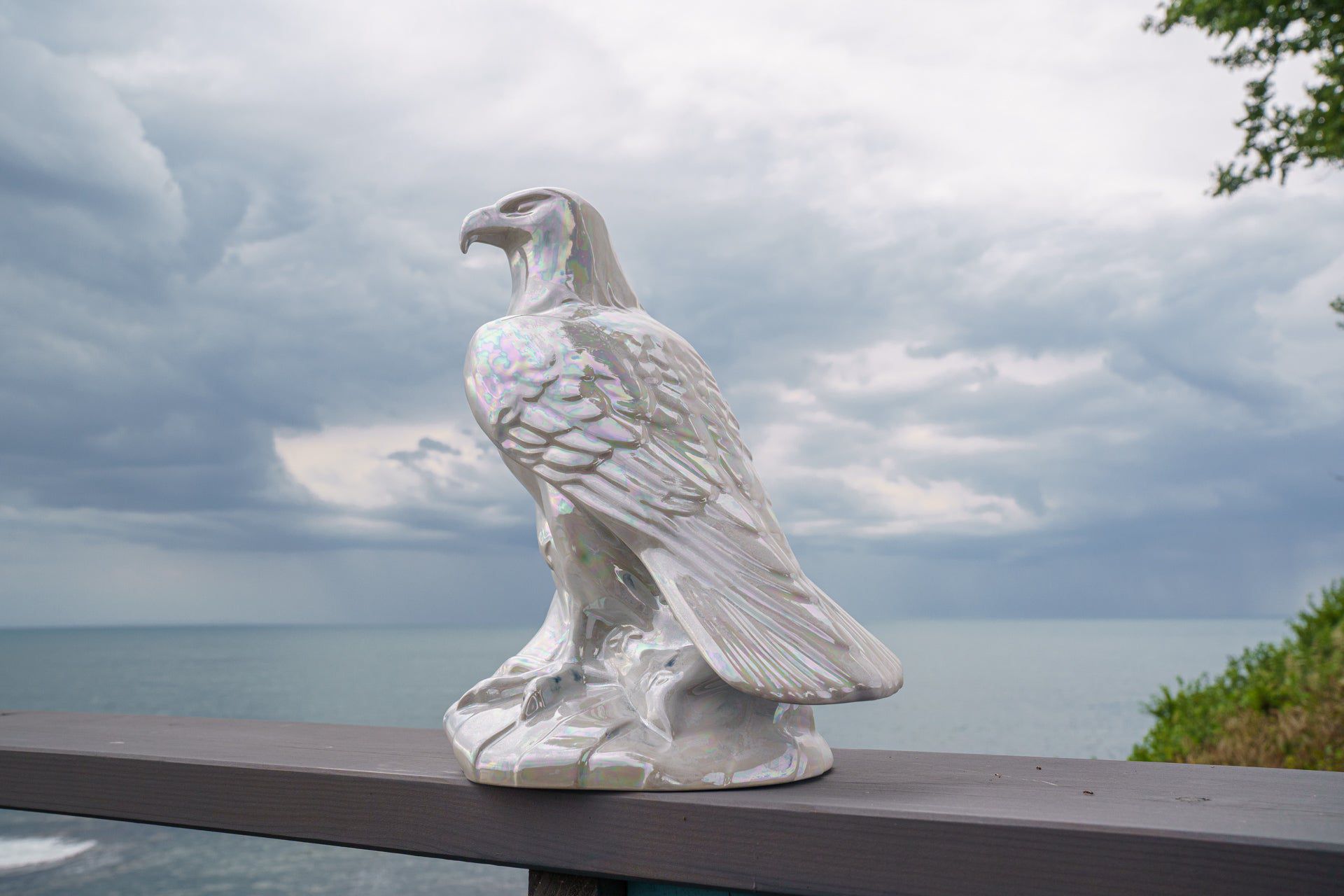 Pulvis Art Urns Adult Size Urn Aquilae Military Memorial For Cremation Ashes - Large | Pearl White | Ceramic