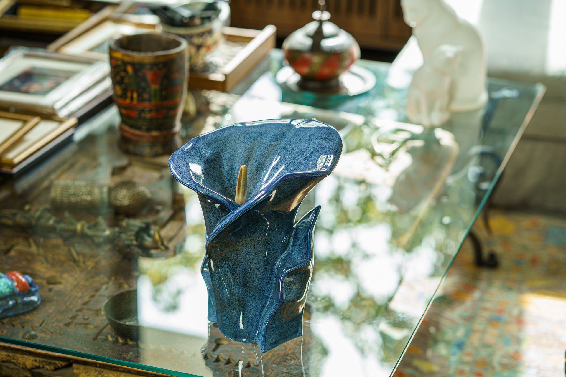 Pulvis Art Urns Adult Size Urn Calla Flower Memorial Urn for Ashes - Medium | Blue Melange