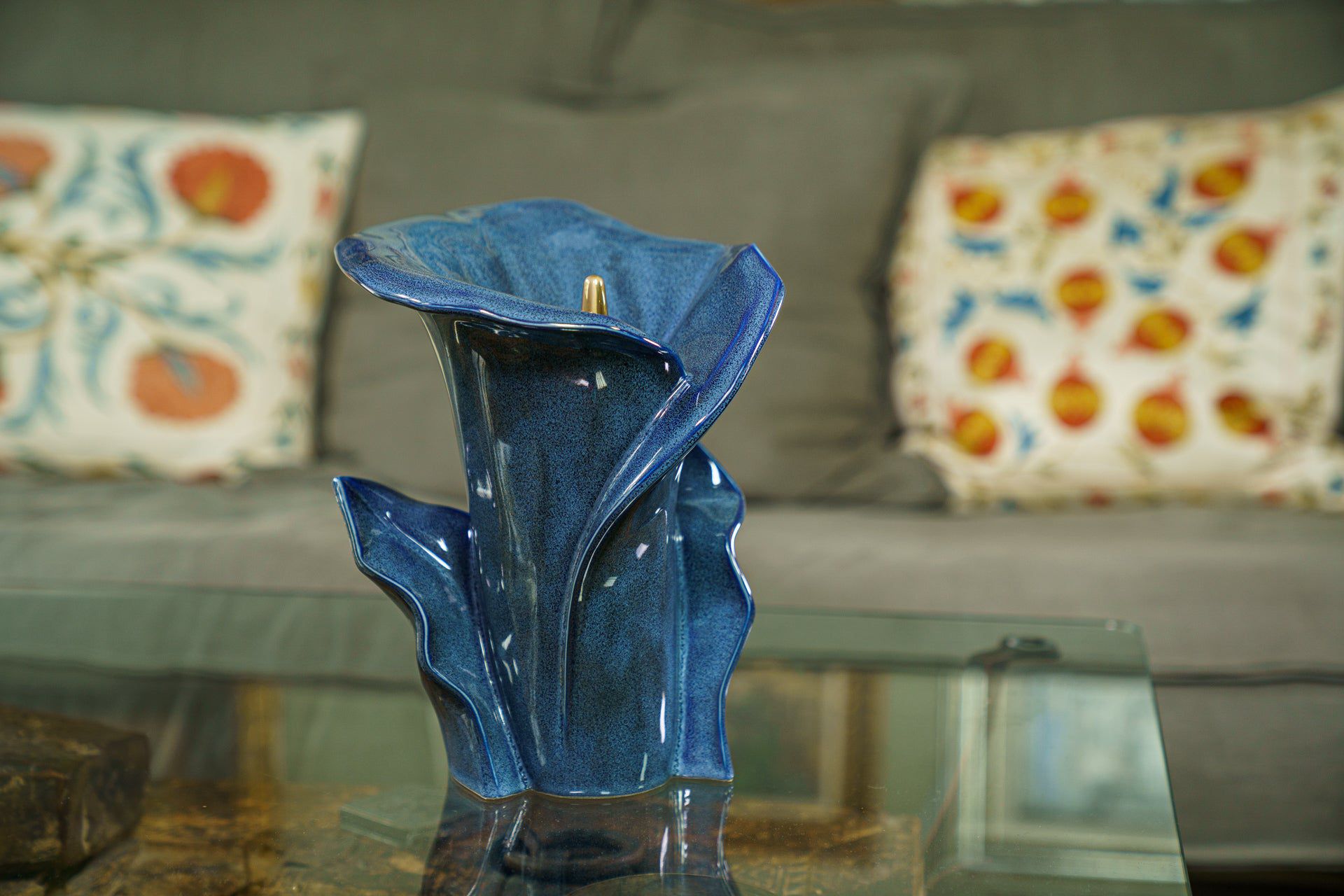 Pulvis Art Urns Adult Size Urn Calla Flower Memorial Urn for Ashes - Medium | Blue Melange