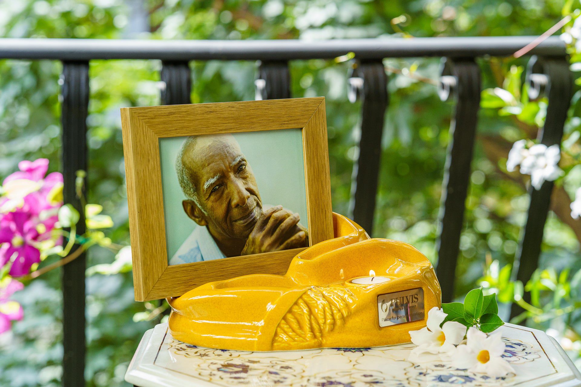 Pulvis Art Urns Adult Size Urn Cremation Urn "Cozy" - Amber Yellow| Ceramic Picture Frame Urn