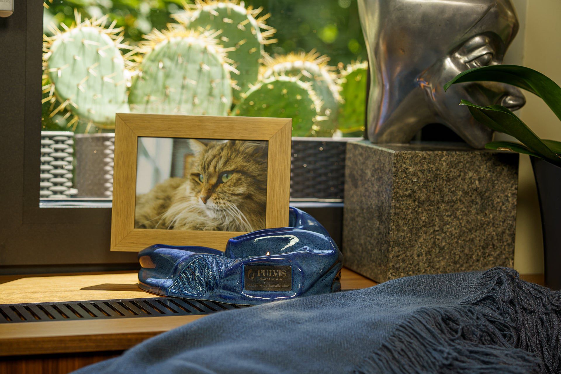 Pulvis Art Urns Adult Size Urn Cremation Urn "Cozy" - Blue Melange | Ceramic Picture Frame Urn