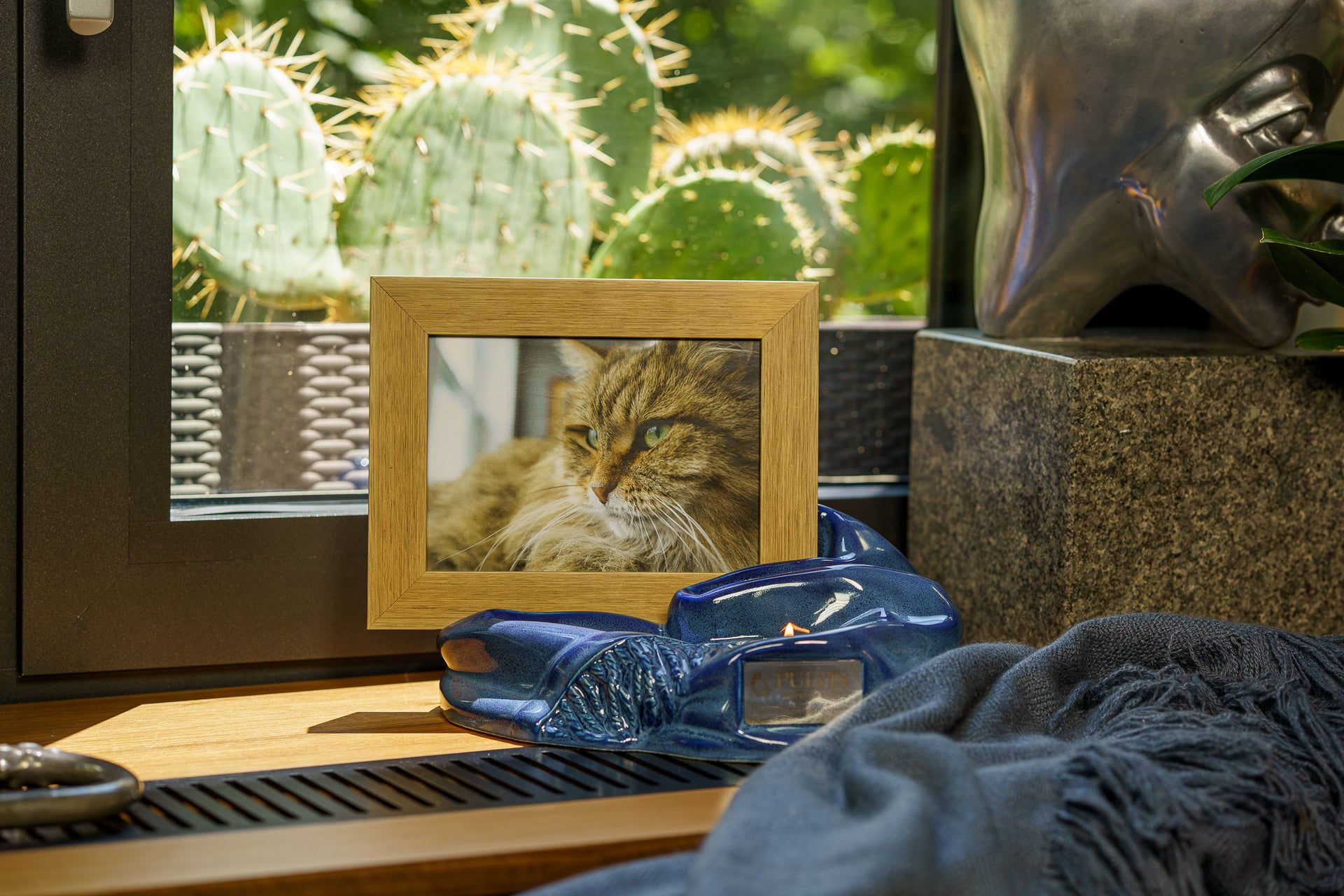 Pulvis Art Urns Adult Size Urn Cremation Urn "Cozy" - Blue Melange | Ceramic Picture Frame Urn