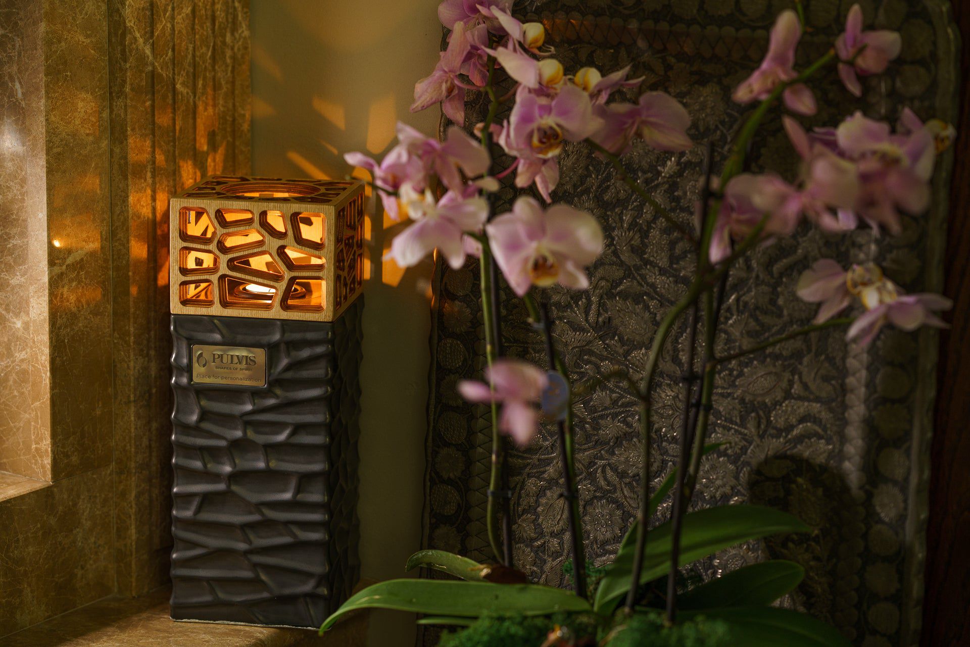 "Everlasting Flame" Cremation Urn for Ashes - Dark Matte | Ceramic Urn