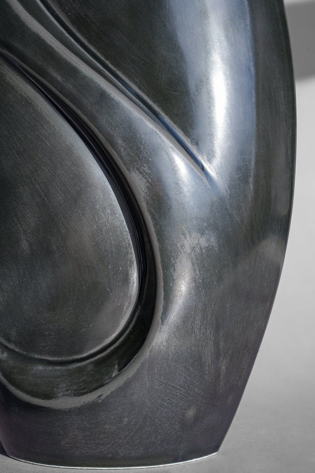 Pulvis Art Urns Adult Size Urn Eternity Handmade Cremation Urn for Ashes - Large | Dark Matte | Ceramic