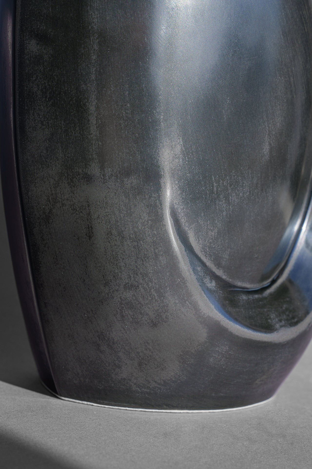 Pulvis Art Urns Adult Size Urn Eternity Handmade Cremation Urn for Ashes - Large | Dark Matte | Ceramic