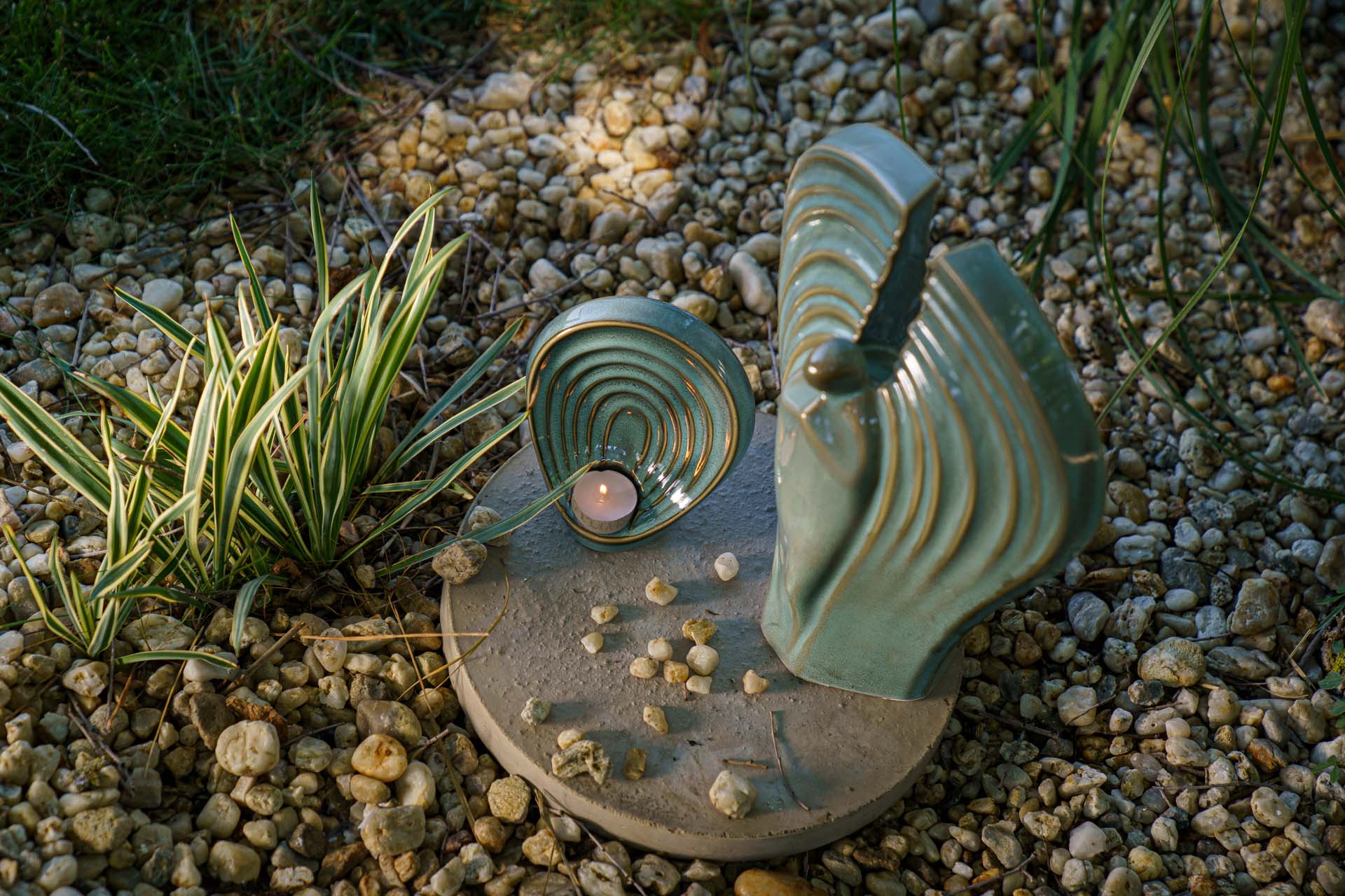 Pulvis Art Urns Adult Size Urn Guardian Handmade Cremation Urn for Ashes - Large | Oily Green Melange | Ceramic
