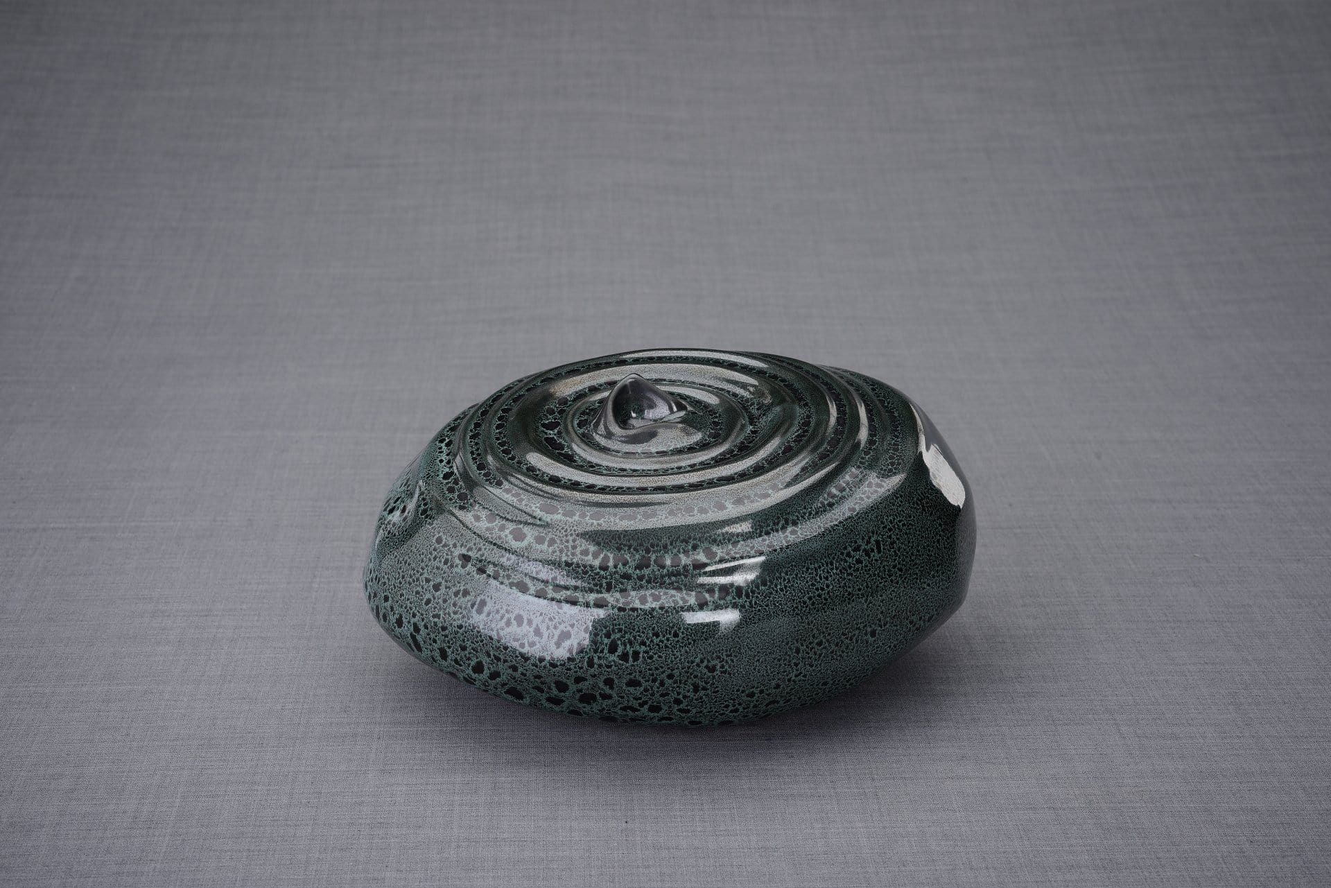 Resonance Handmade Cremation Urn for Ashes, size Adult/Large, color Black Melange-Pulvis Art Urns