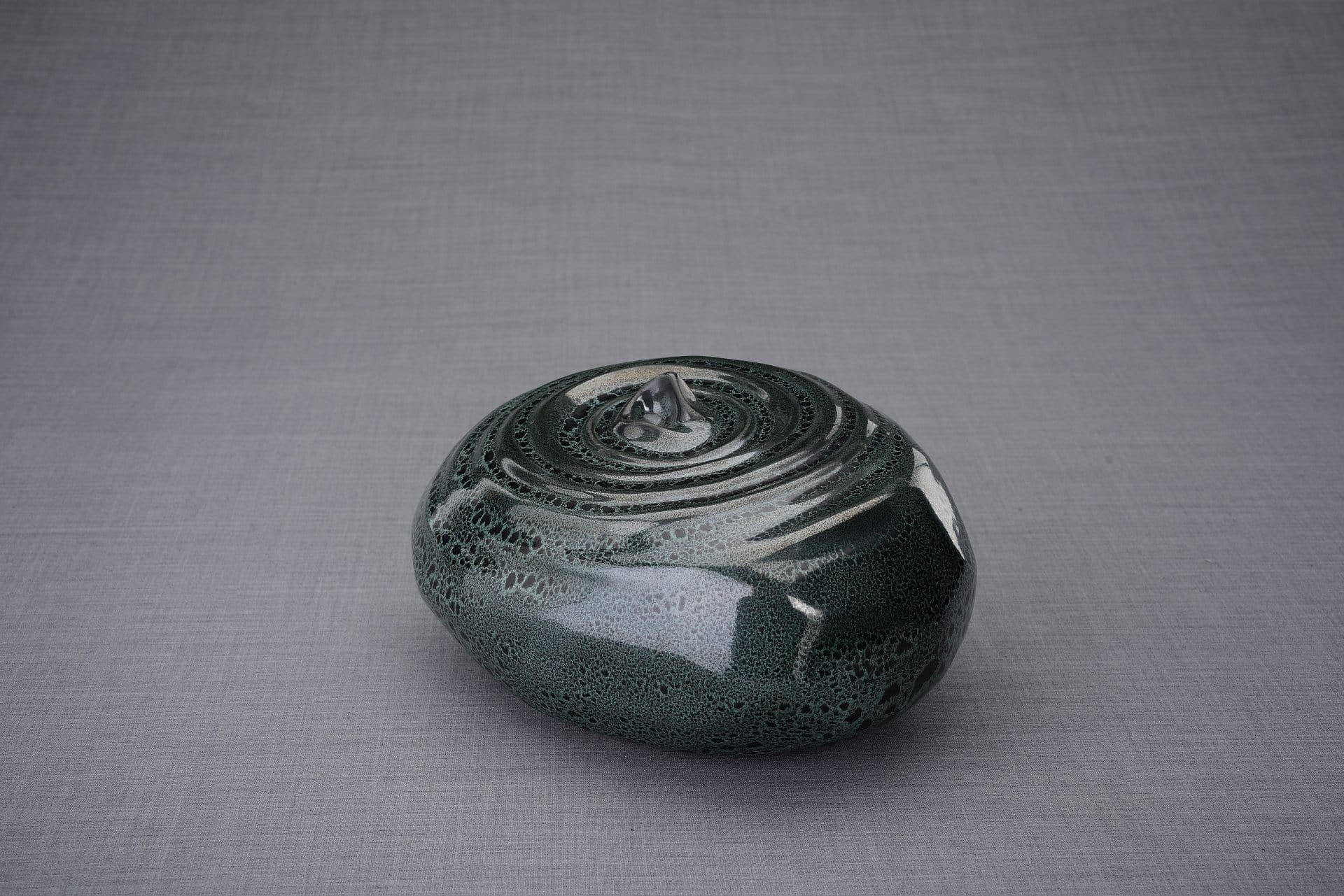 Resonance Handmade Cremation Urn for Ashes, size Adult/Large, color Black Melange-Pulvis Art Urns