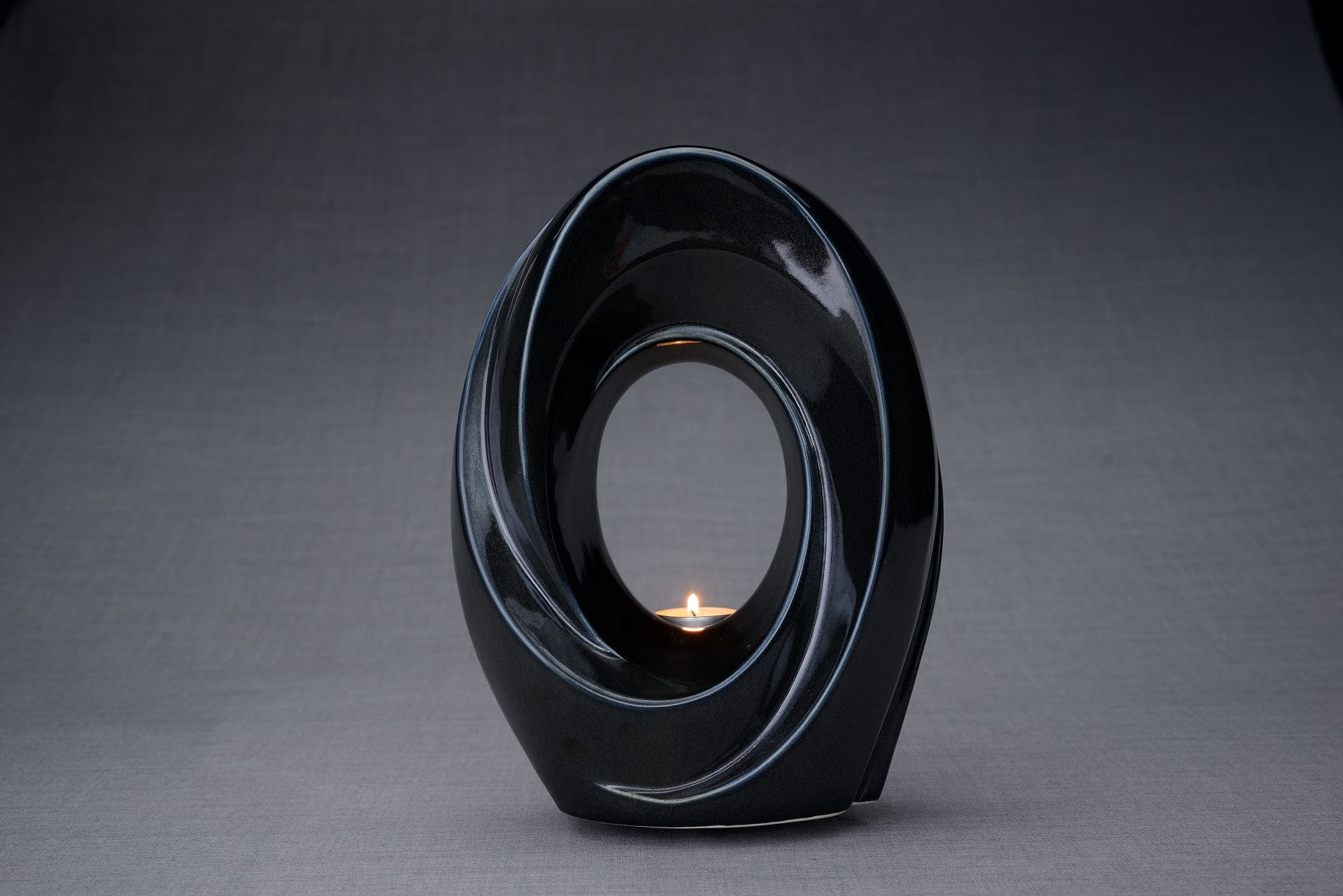 Pulvis Art Urns Adult Size Urn Handmade Cremation Urn for Ashes "The Passage" - Large | Black Gloss Melange | Ceramic