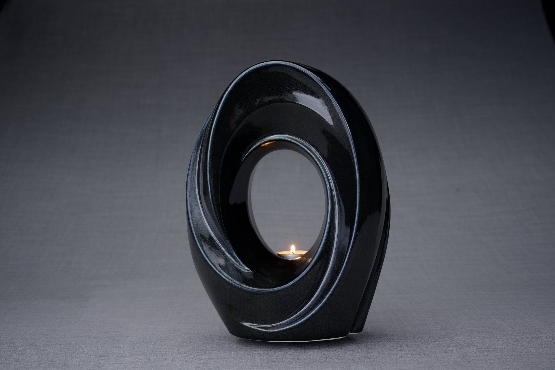Pulvis Art Urns Adult Size Urn Handmade Cremation Urn for Ashes "The Passage" - Large | Black Gloss Melange | Ceramic