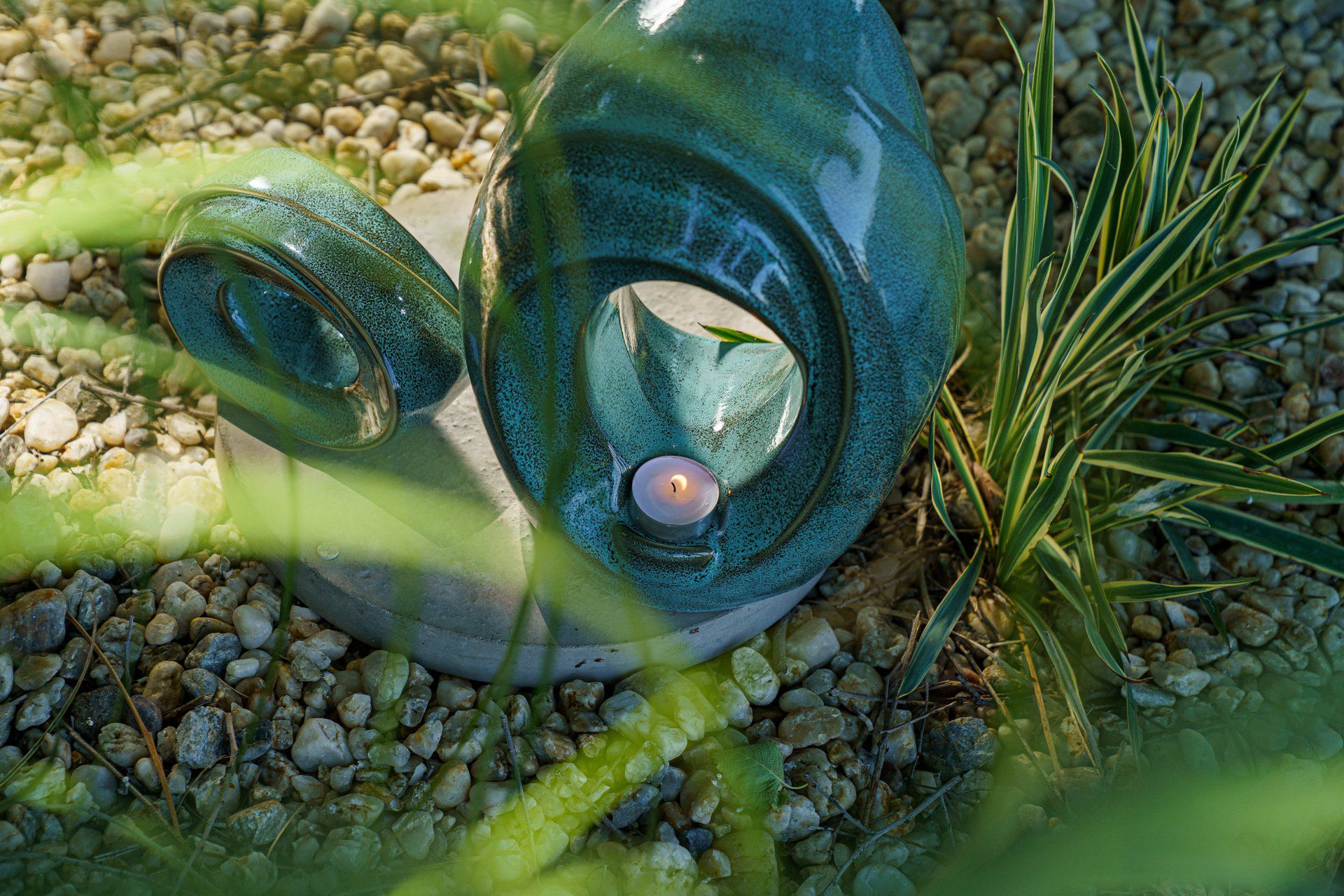 Handmade Cremation Urn for Ashes "The Passage" - Large | Oily Green Melange | Ceramic
