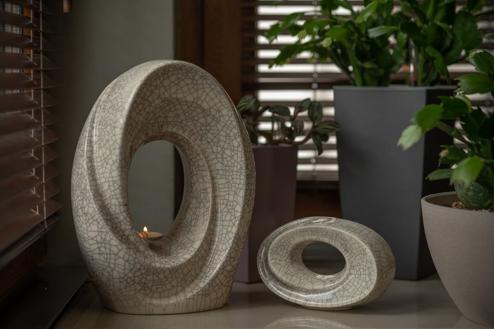 Ceramic Art Urn for Ashes - The Passage- set (craquelure colour with candle ) by Pulvis Art Urns