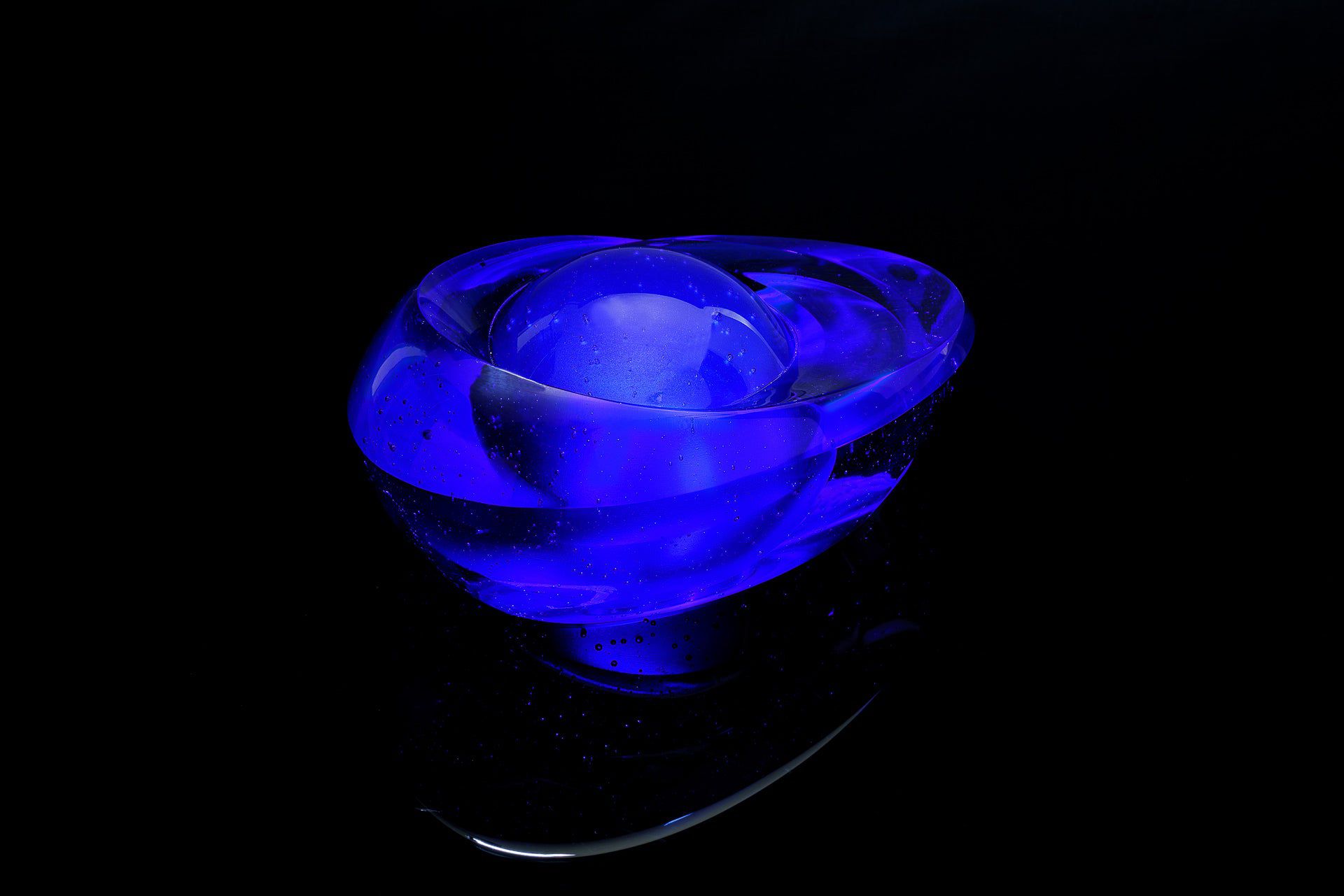 Pulvis Art Urns Exclusive Urn "Heart of the Ocean" Exclusive Molded Glass Urn for Ashes