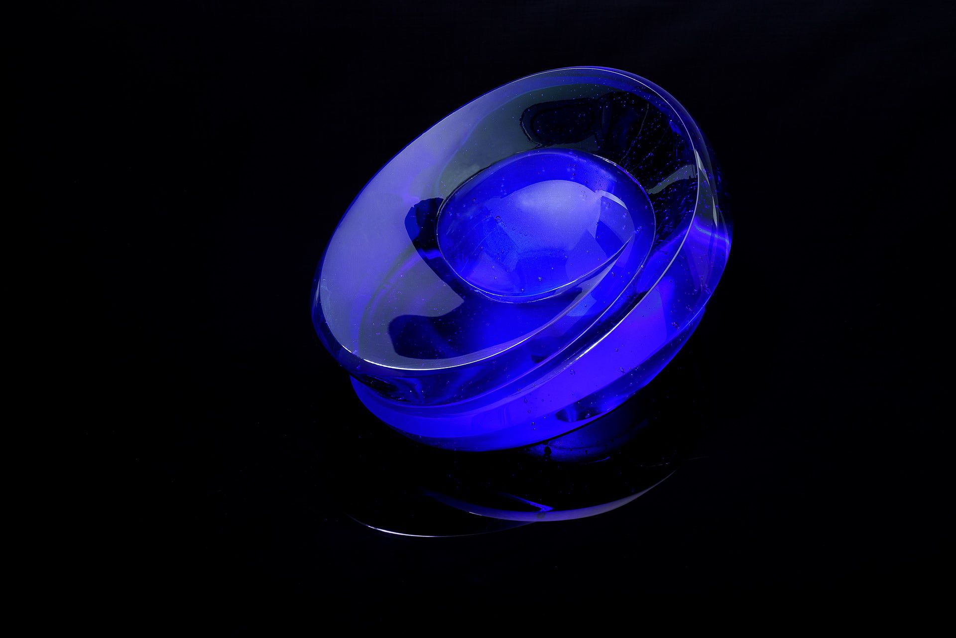 Pulvis Art Urns Exclusive Urn "Heart of the Ocean" Exclusive Molded Glass Urn for Ashes