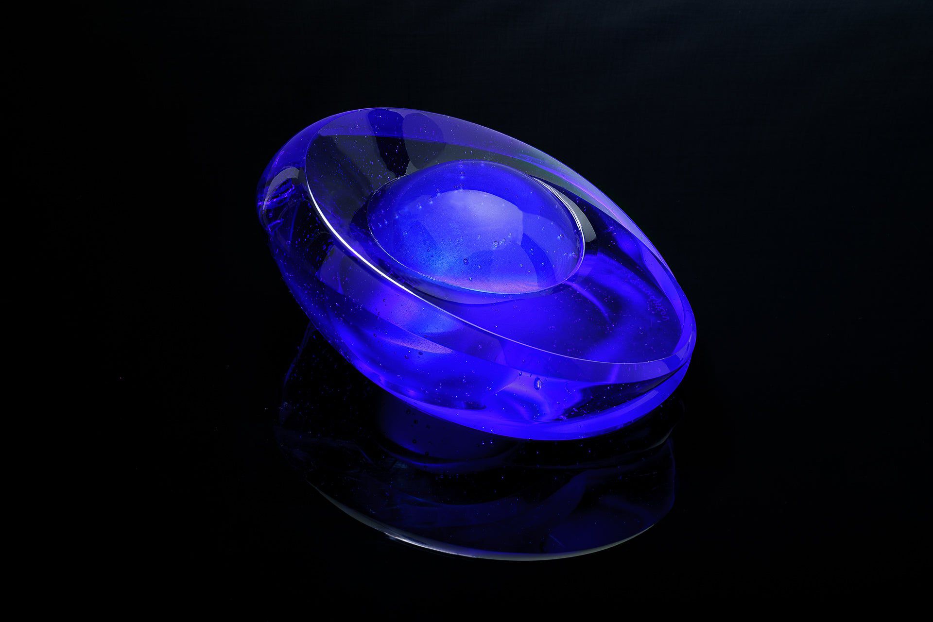 Pulvis Art Urns Exclusive Urn "Heart of the Ocean" Exclusive Molded Glass Urn for Ashes