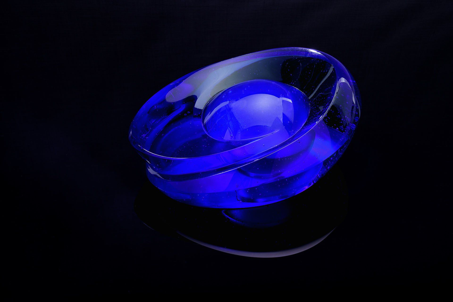 Pulvis Art Urns Exclusive Urn "Heart of the Ocean" Exclusive Molded Glass Urn for Ashes