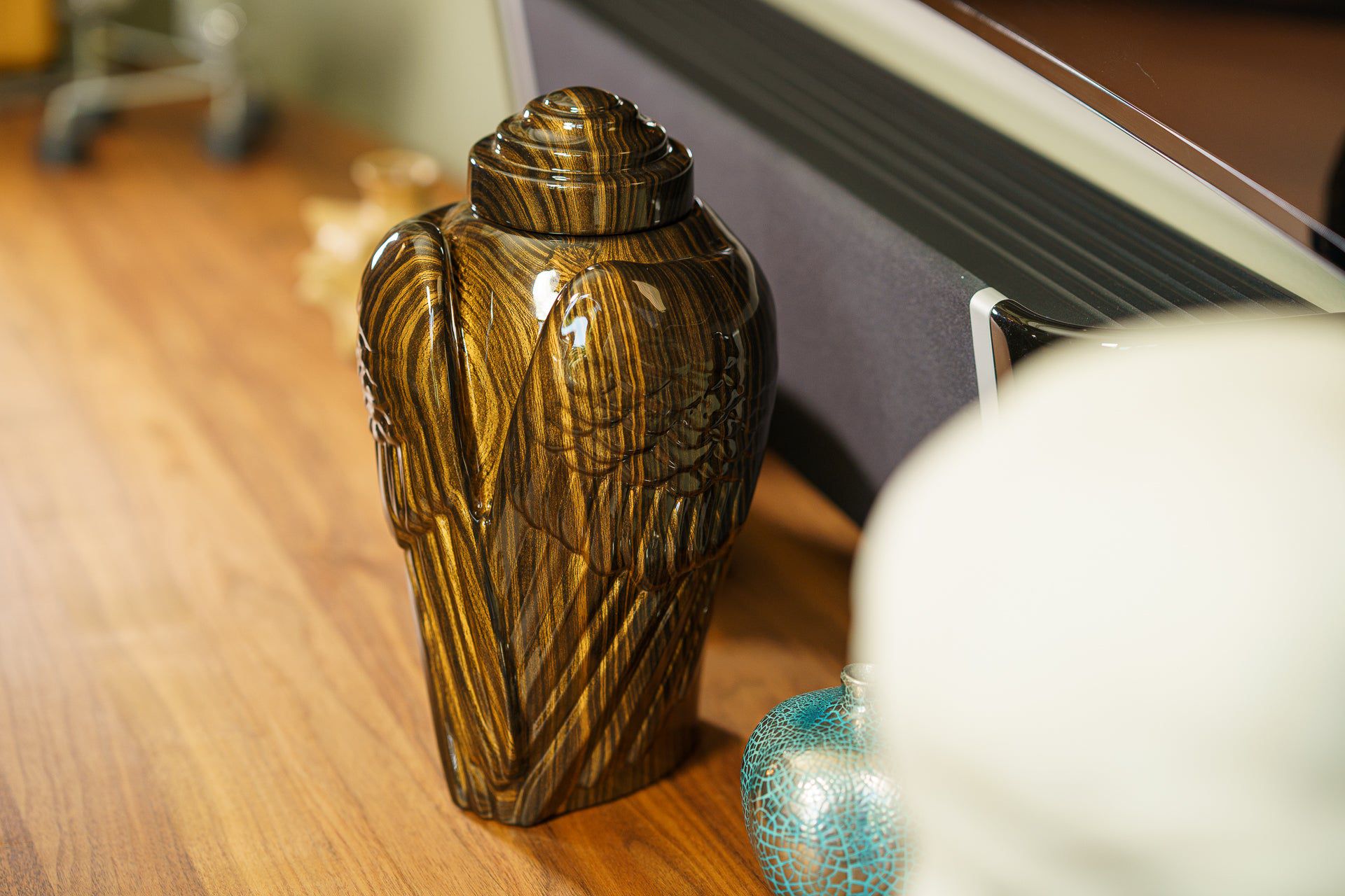 Pulvis Art Urns Exclusive Urn HydroGraphics Urn "Wings - Wood Stripes" - Large | Ceramic | Hydro Dipping