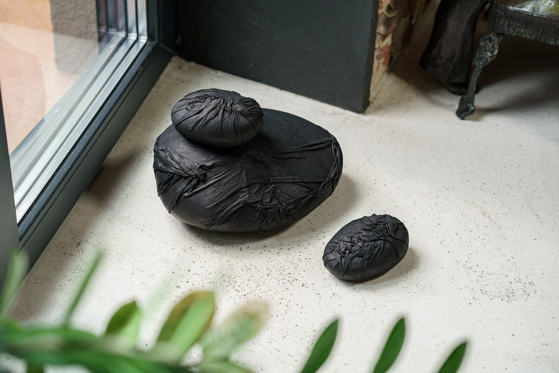 Pulvis Art Urns Exclusive Urn Leather Cremation Keepsake "Stone" - Exclusive Edition