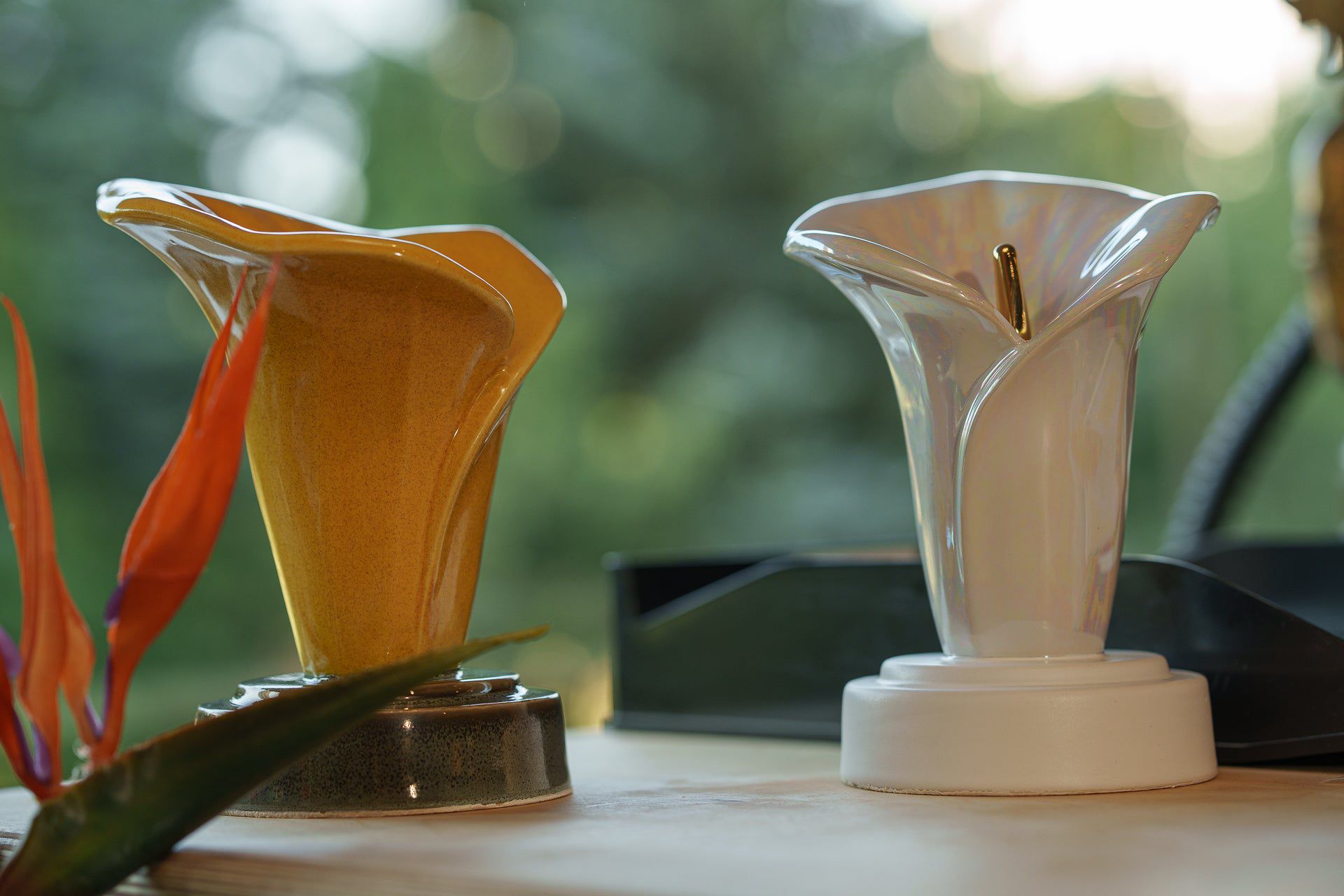 Pulvis Art Urns Keepsake Urn Calla Lily Keepsake Urn - Amber Yellow and Pearly White | Ceramic. Keepsake for cremation ashes - small