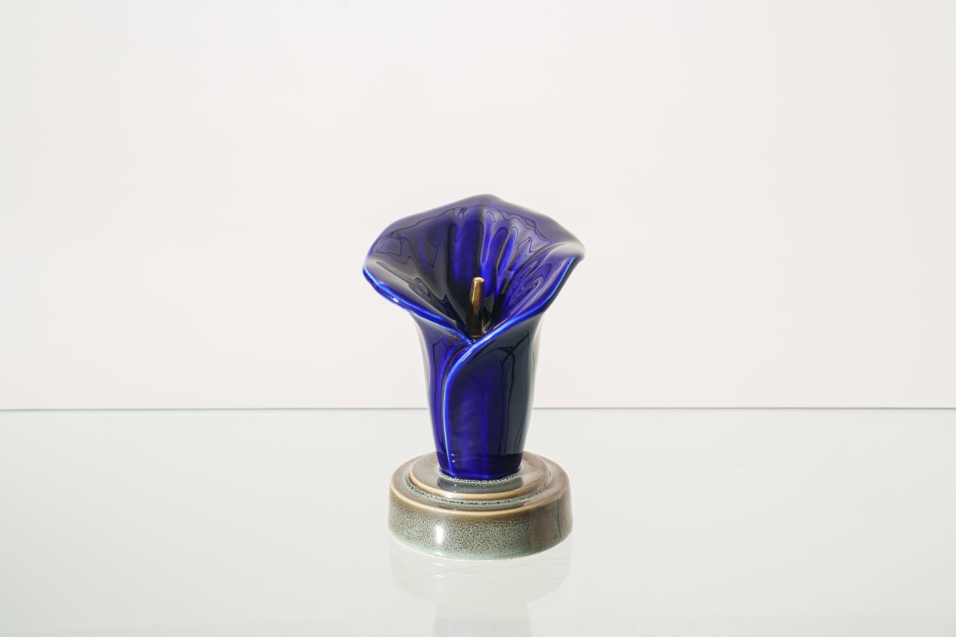 Pulvis Art Urns Keepsake Urn Calla Lily Keepsake Urn - Blue Night | Ceramic. Keepsake for cremation ashes -small