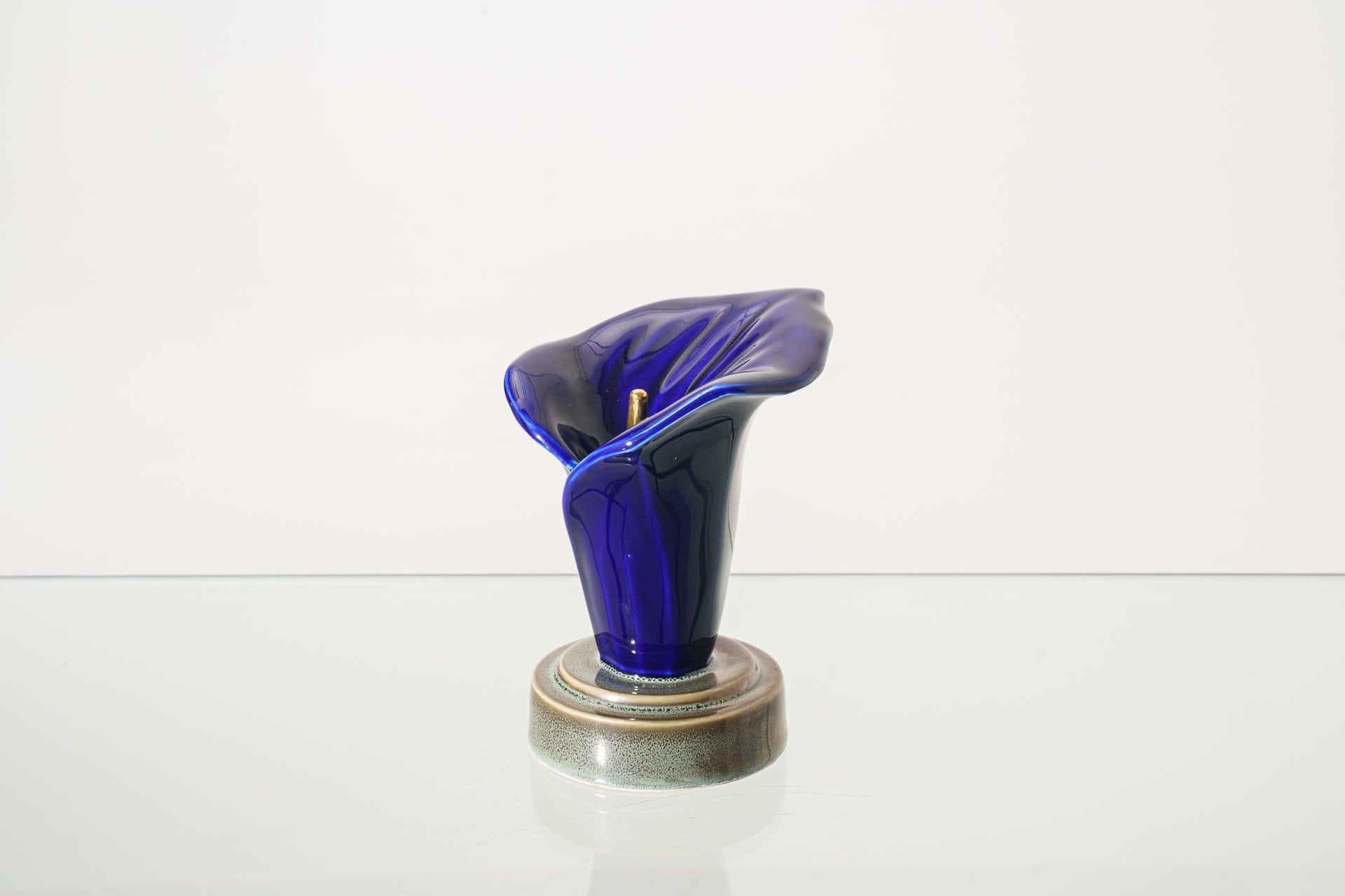 Pulvis Art Urns Keepsake Urn Calla Lily Keepsake Urn - Blue Night | Ceramic. Keepsake for cremation ashes - small