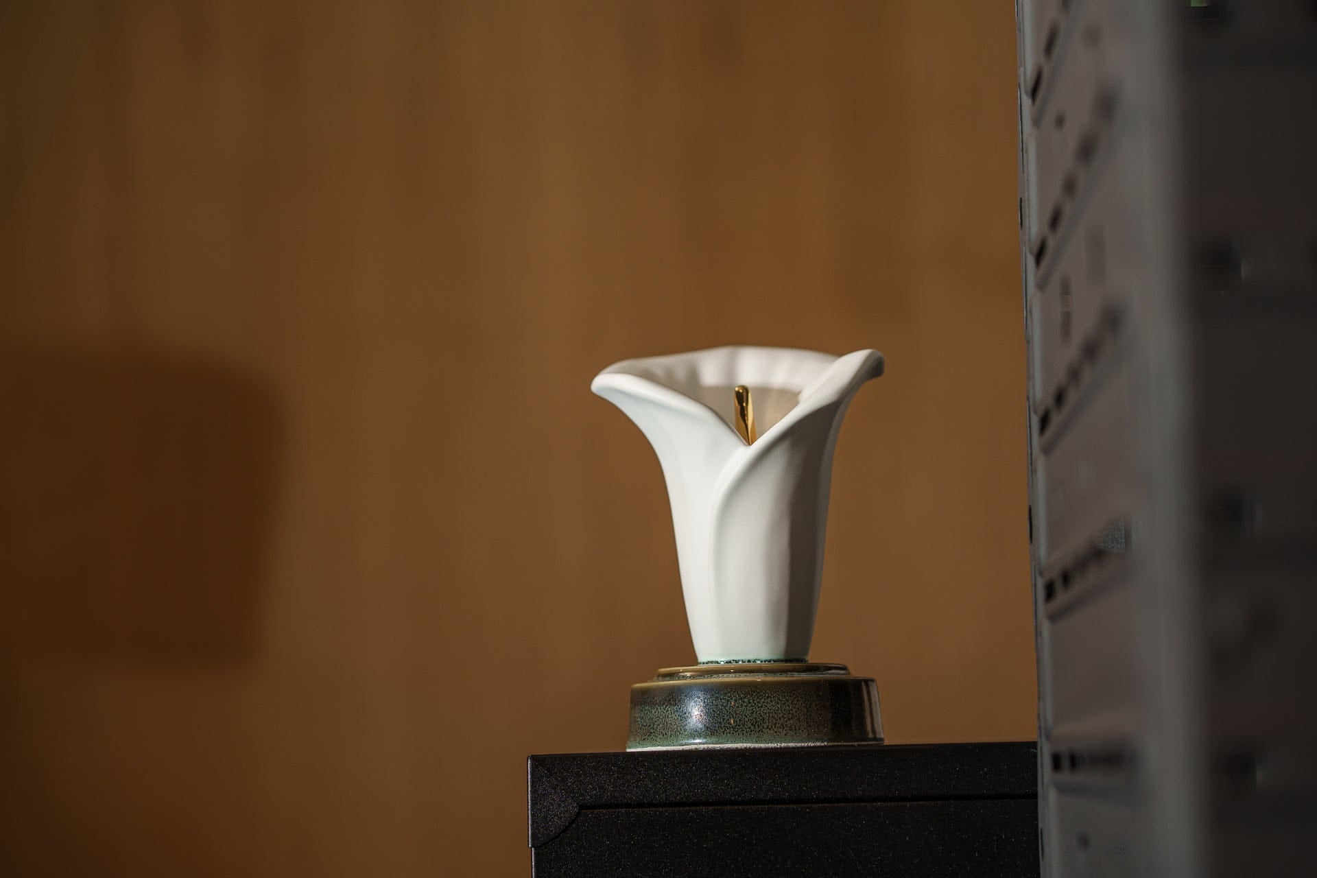 Pulvis Art Urns Keepsake Urn Calla Lily Keepsake Urn - White Matte | Ceramic