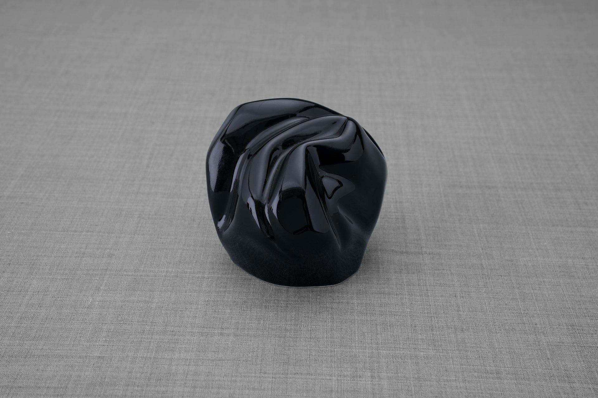 Pulvis Art Urns Keepsake Urn Cremation Keepsake Urn "Precious" - Small | Lamp Black | Ceramic