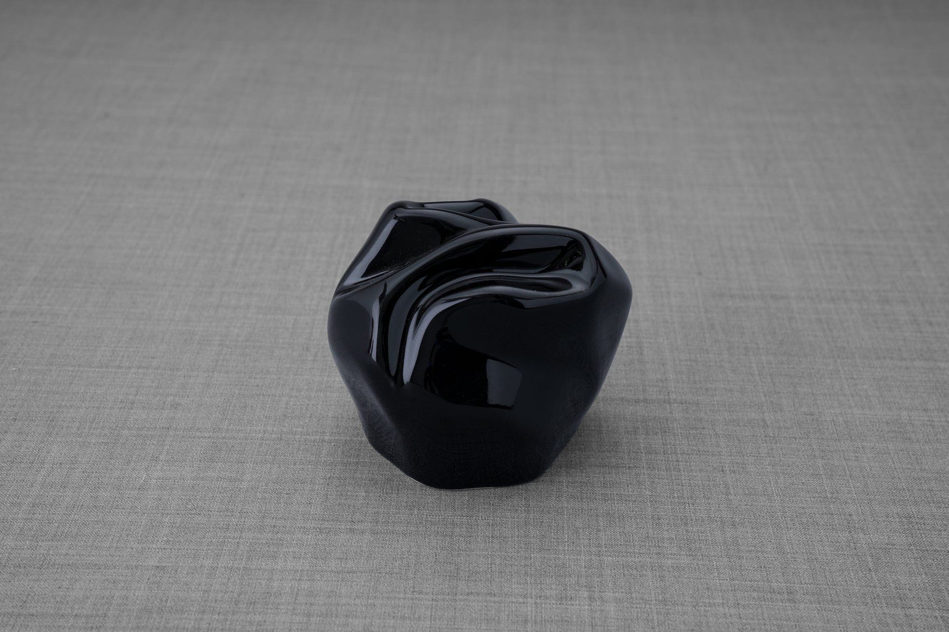 Pulvis Art Urns Keepsake Urn Cremation Keepsake Urn "Precious" - Small | Lamp Black | Ceramic