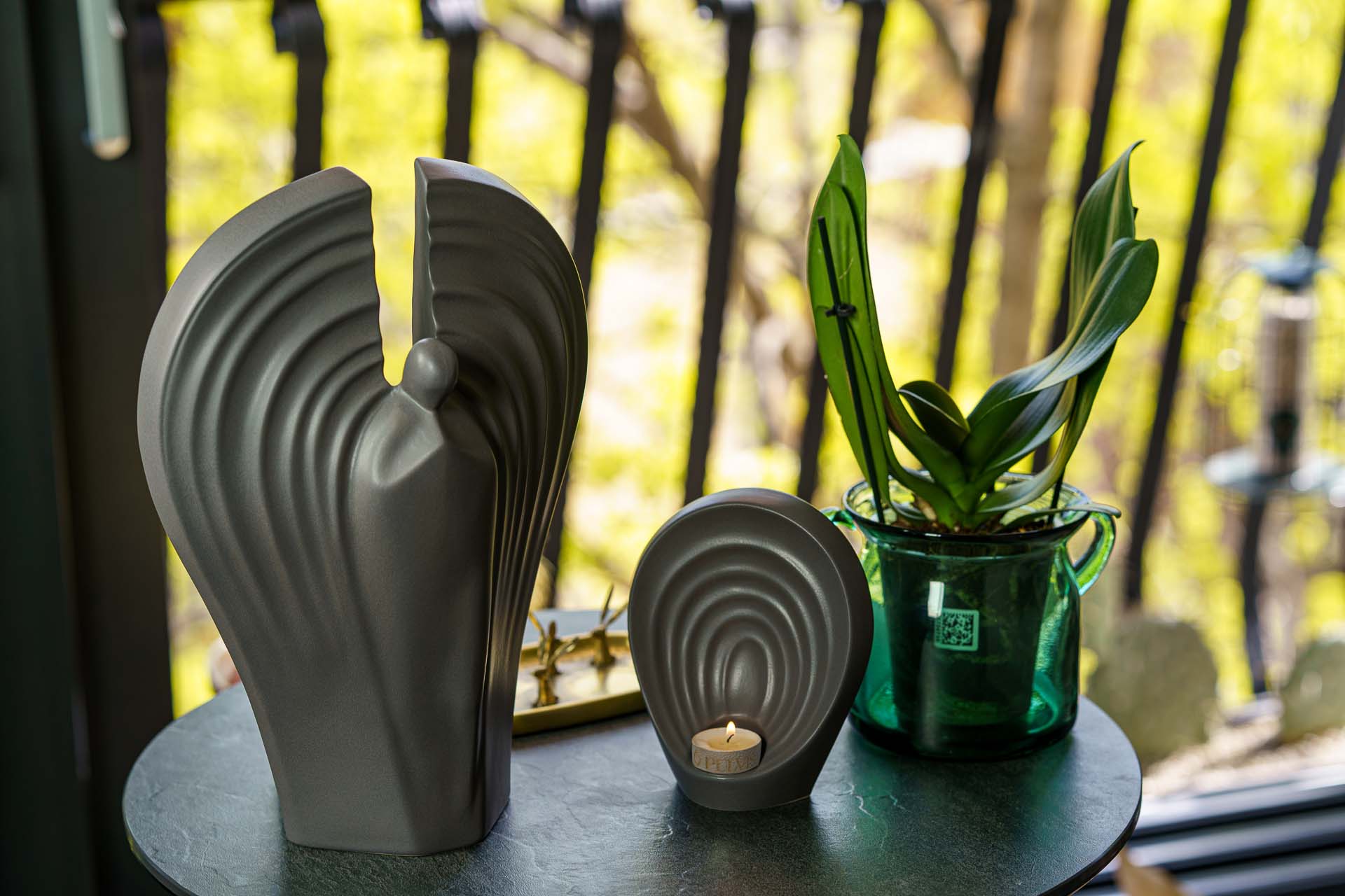 Pulvis Art Urns Keepsake Urn Handmade Cremation Keepsake Urn "Guardian" - Small | Lamp Black | Ceramic