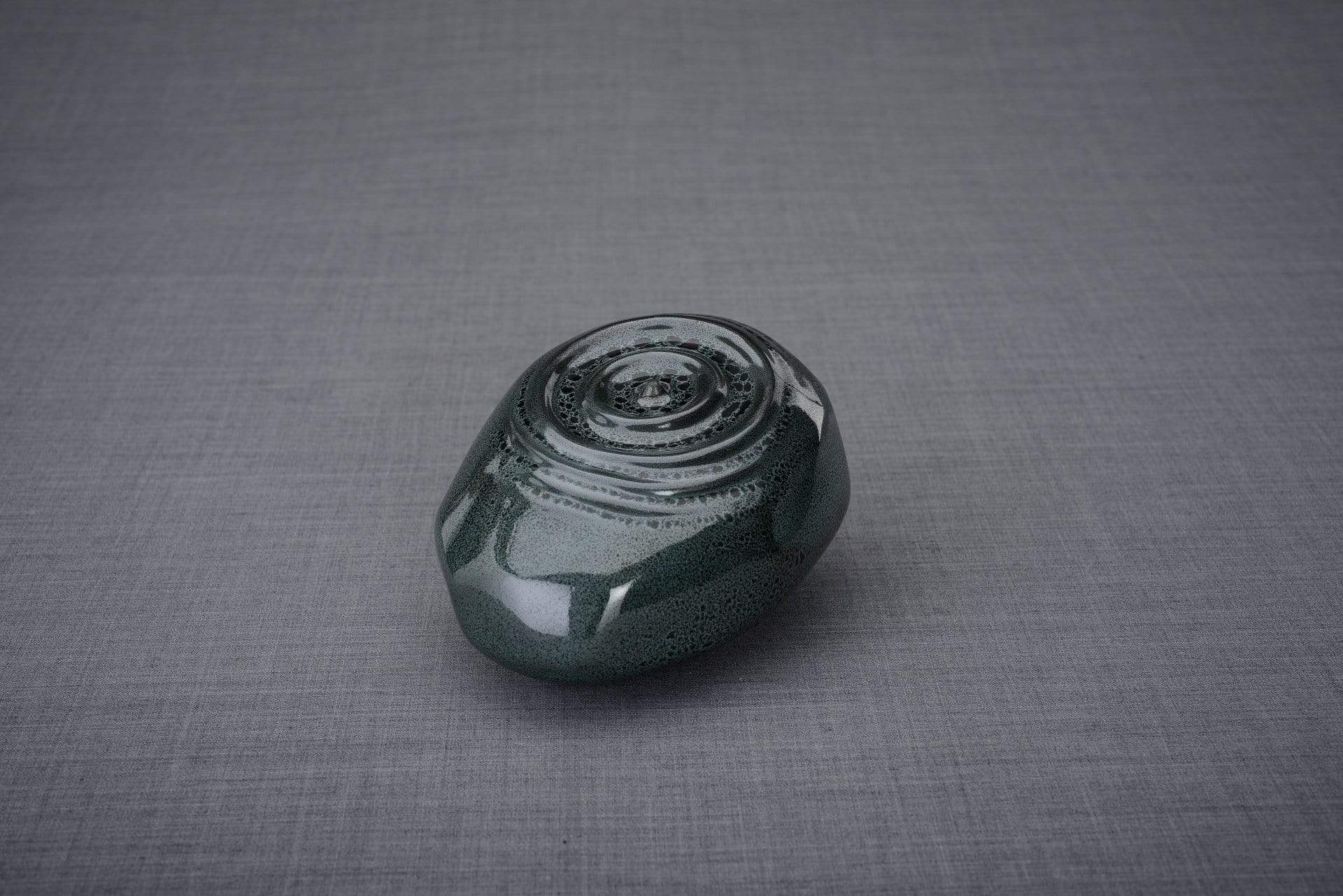 Resonance Handmade Cremation Keepsake Urn for Ashes, color Black Melange-Pulvis Art Urns
