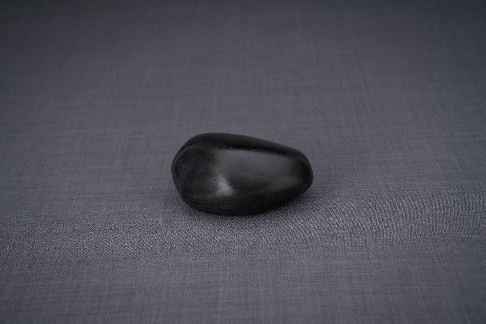 Pulvis Art Urns Keepsake Urn Handmade Mini Keepsake Urn "Palm Stone" - Dark Matte | Ceramic