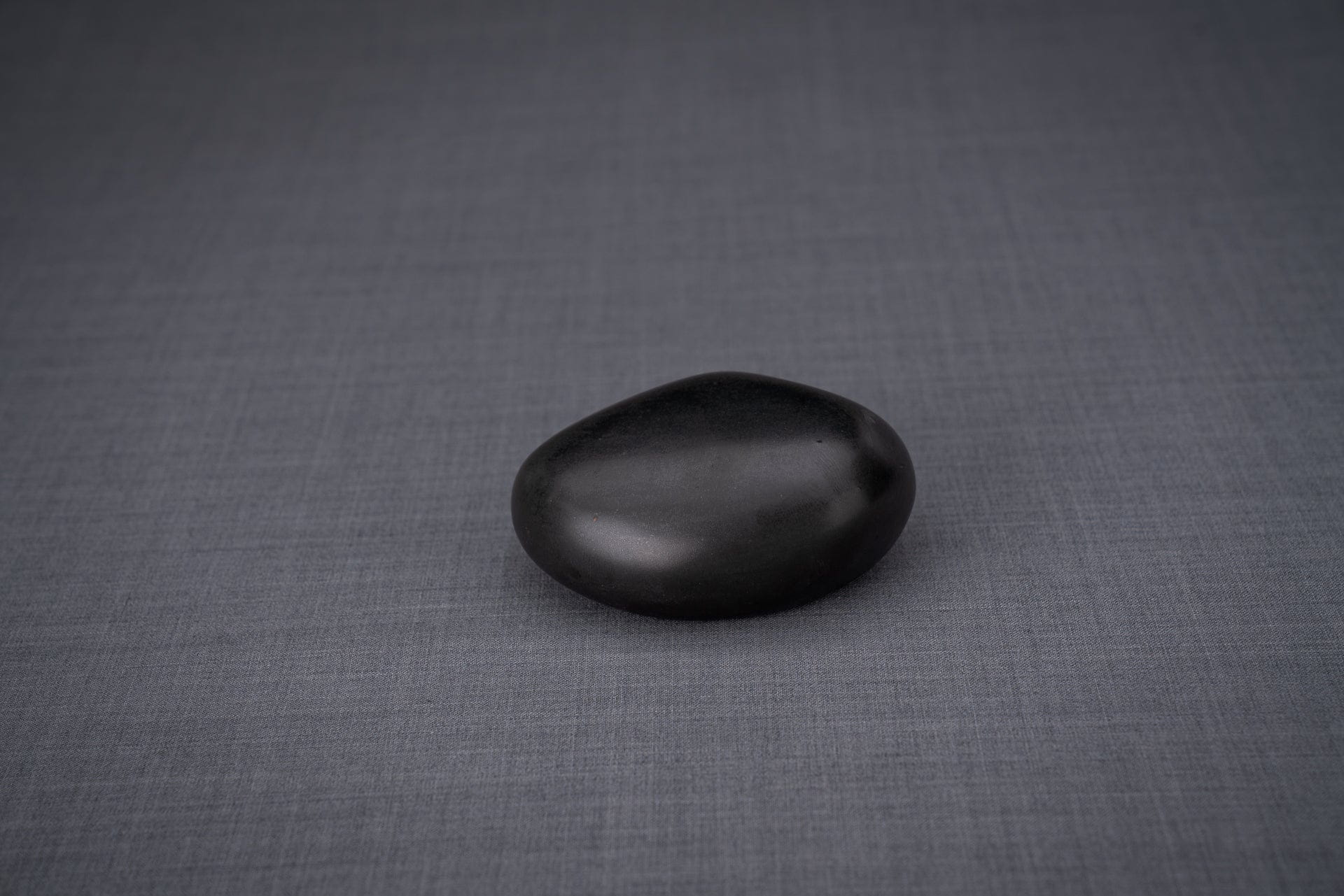 Pulvis Art Urns Keepsake Urn Handmade Mini Keepsake Urn "Palm Stone" - Dark Matte | Ceramic
