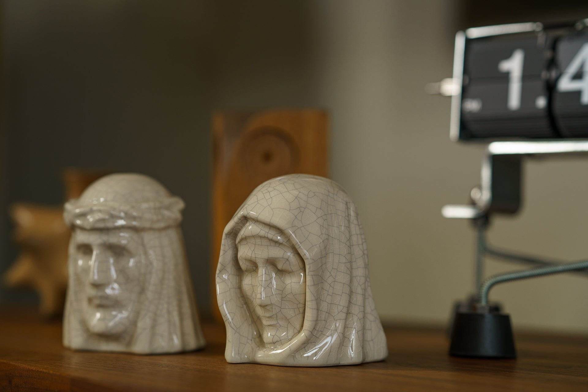 Pulvis Art Urns Keepsake Urn Handmade Mini Keepsake Urn "The Christ" - Craquelure | Ceramic