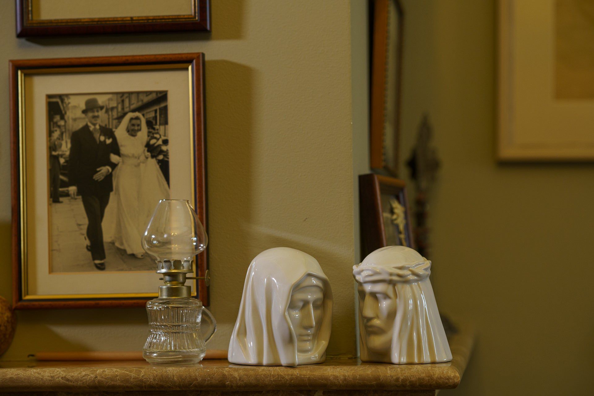 Pulvis Art Urns Keepsake Urn Handmade Mini Keepsake Urn "The Christ" - Transparent | Ceramic