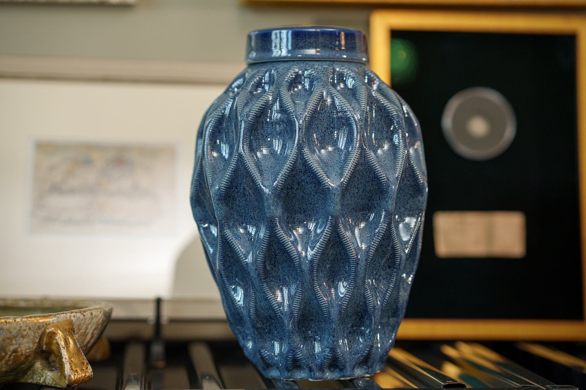Cremation Urn "Echo" - 3D Printed Ceramic Urn | Blue Melange | Medium