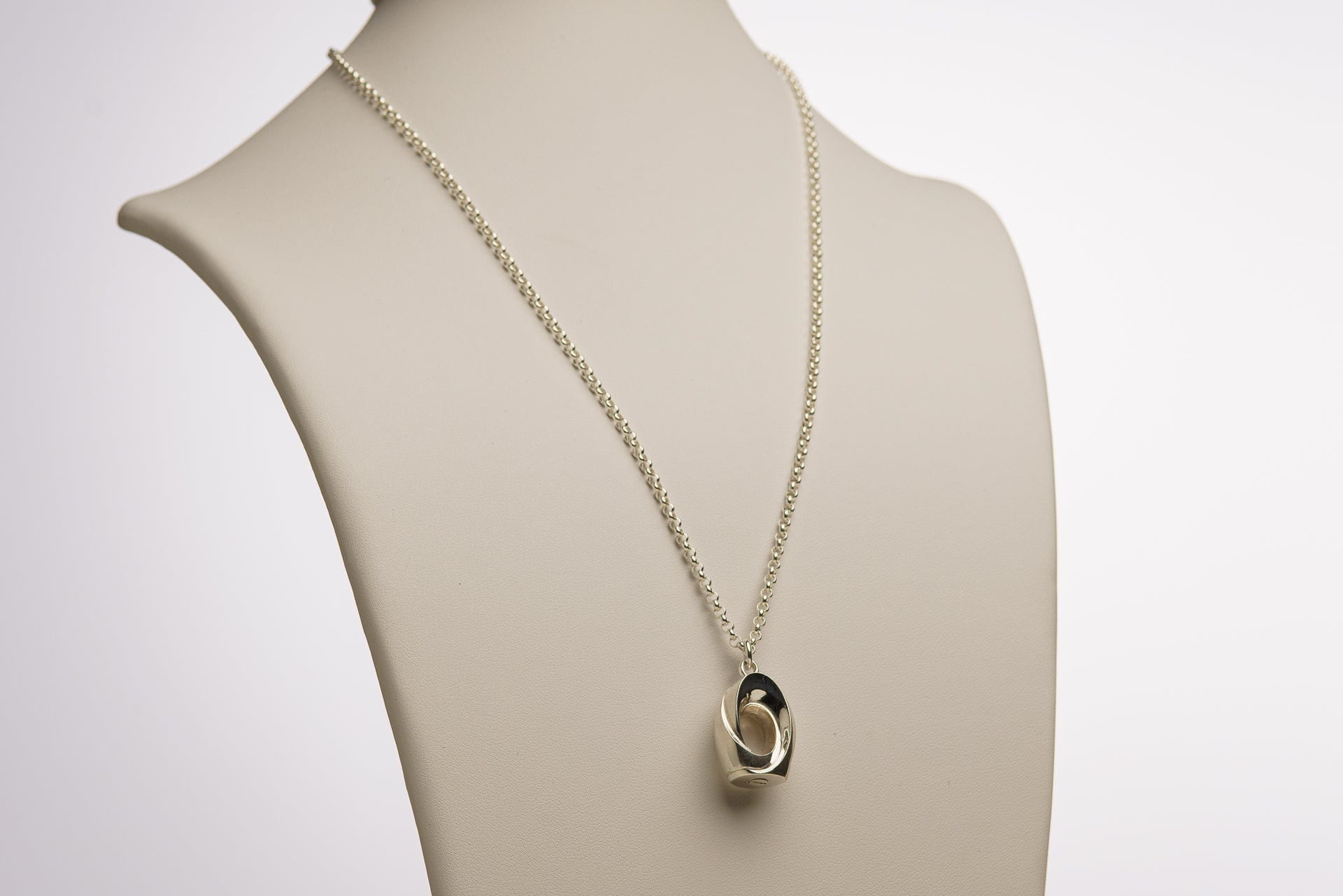 Pulvis Art Urns Memorial Cremation Necklace – The Passage | Silver | Handmade Cremation Jewelry