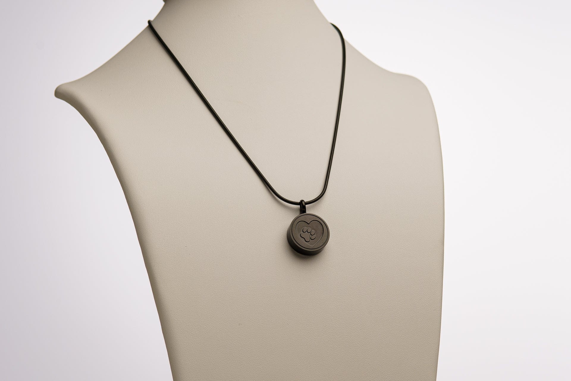 Pulvis Art Urns Pet Cremation Necklace – Paw | Stainless Steel | Memorial Jewelry | Black