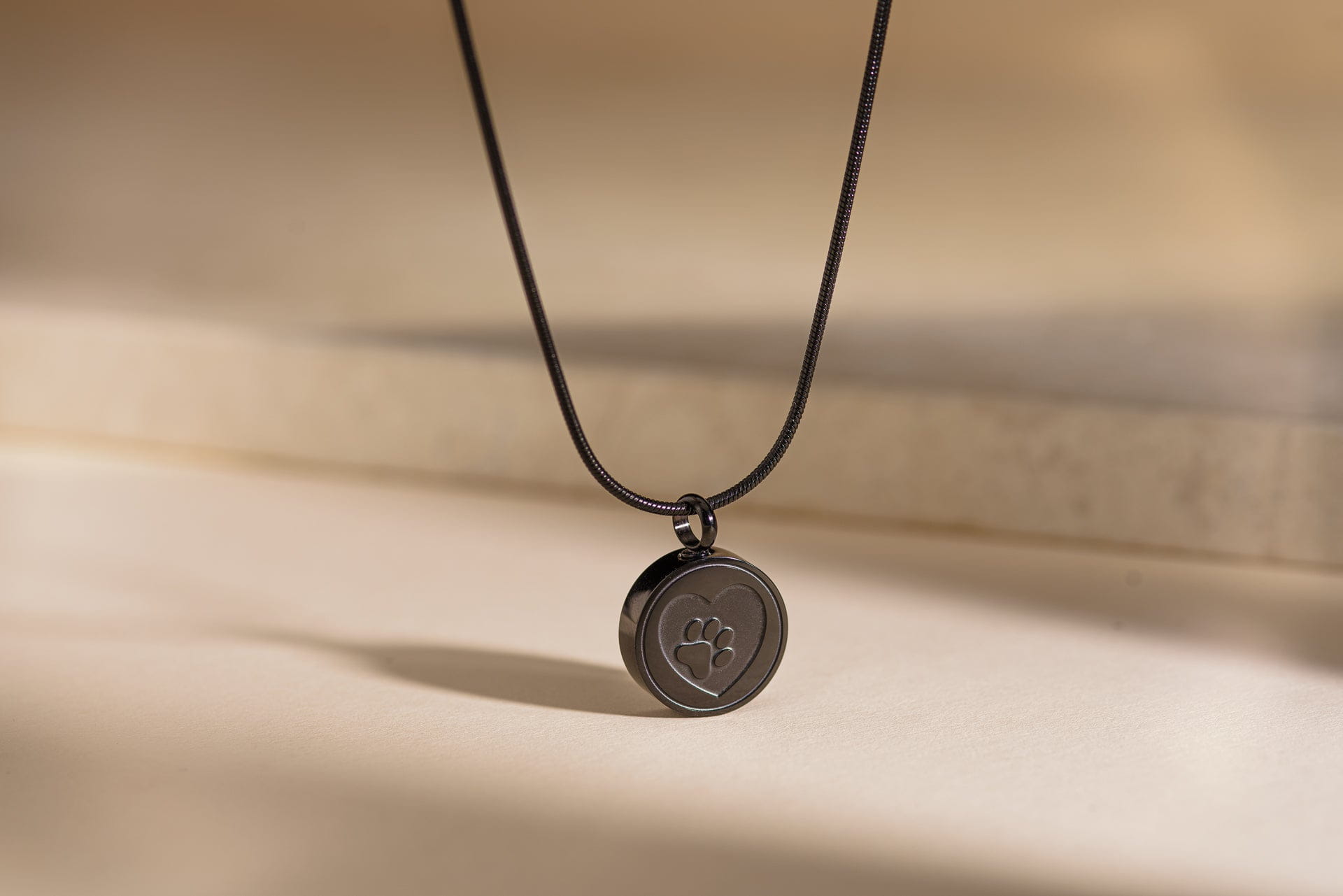 Pulvis Art Urns Pet Cremation Necklace – Paw | Stainless Steel | Memorial Jewelry | Black