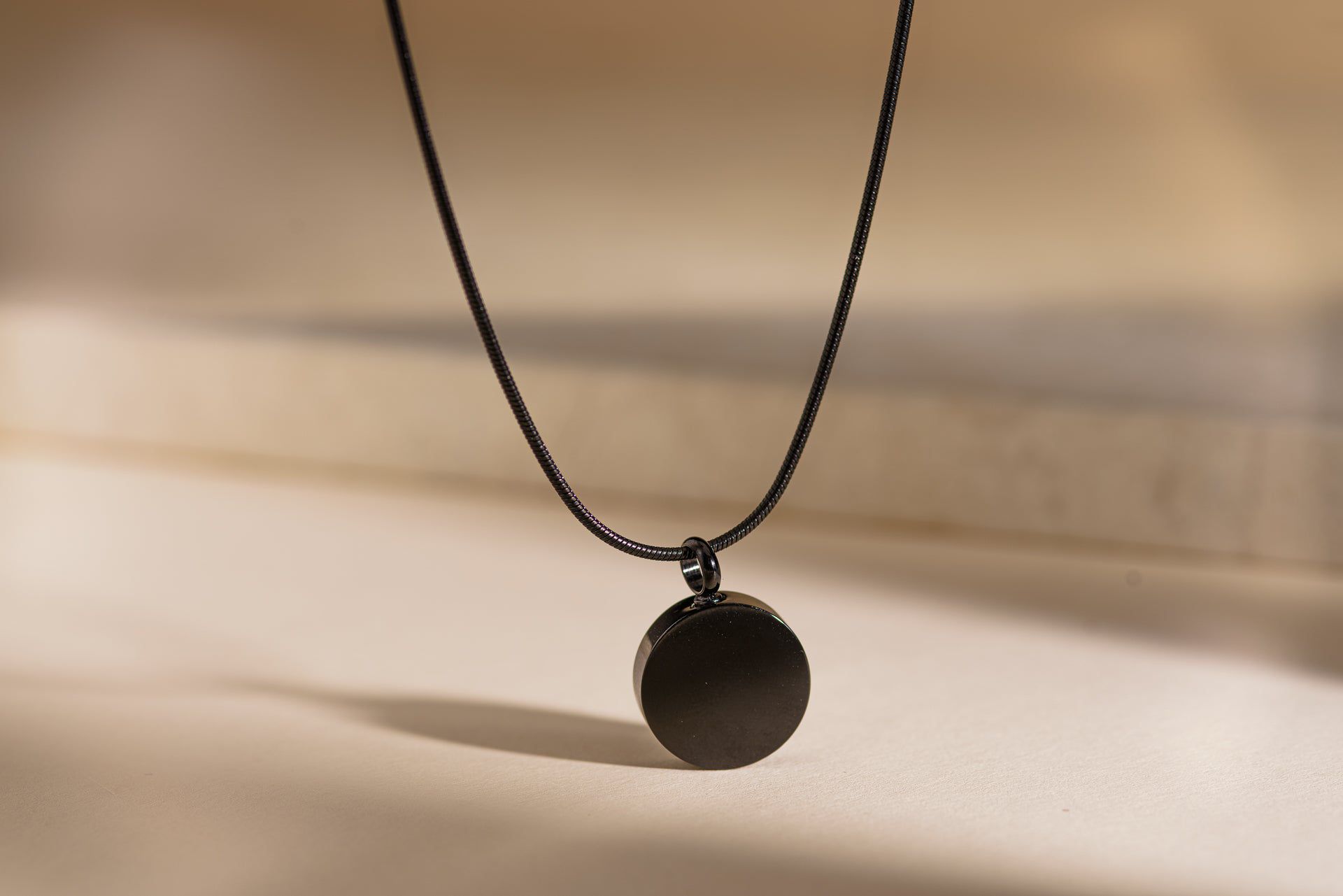 Pulvis Art Urns Pet Cremation Necklace – Paw | Stainless Steel | Memorial Jewelry | Black