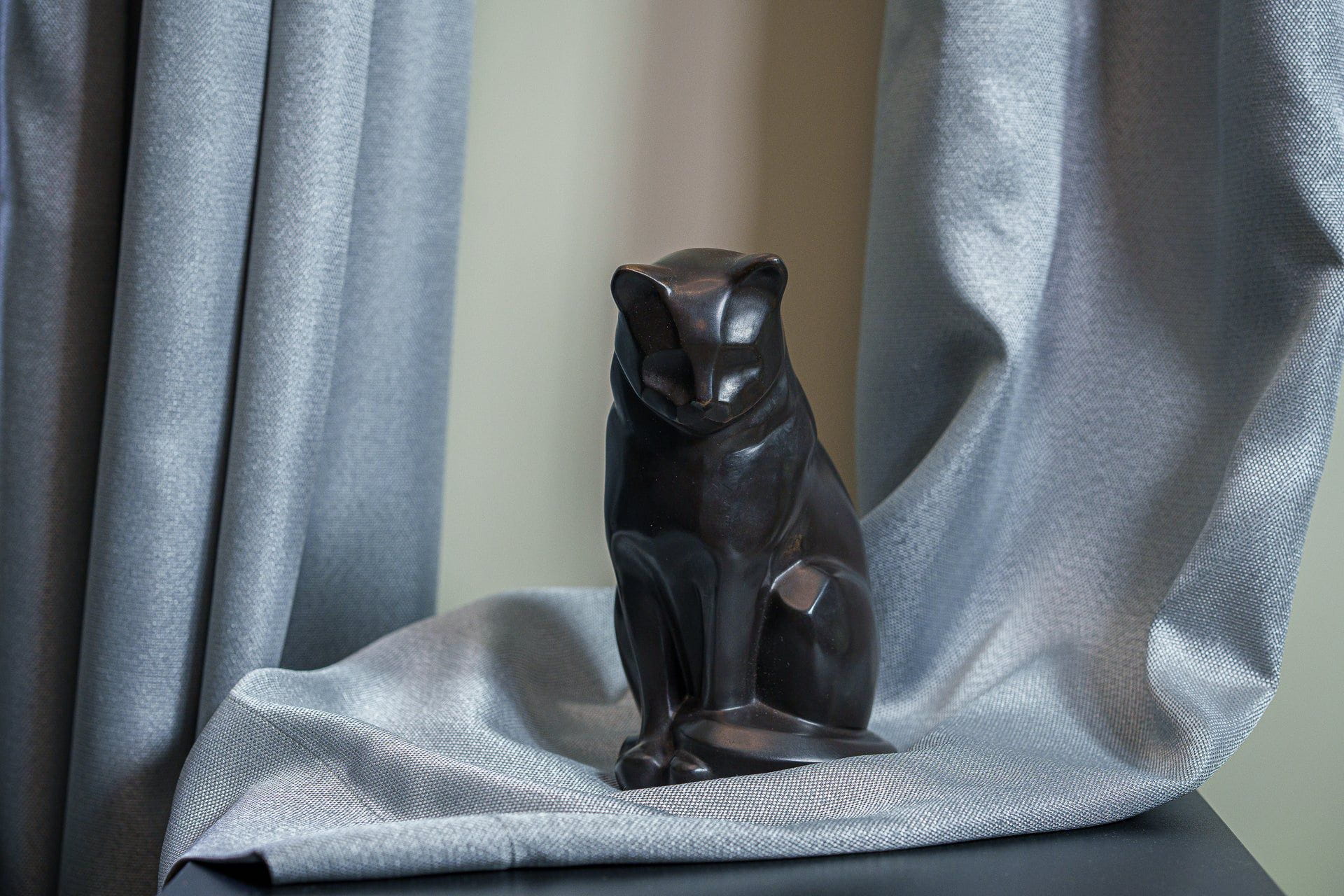 Pulvis Art Urns Pet Urn Cast Bronze Cat Urn "Neko" | Dark Matte Patina |Cast Bronze