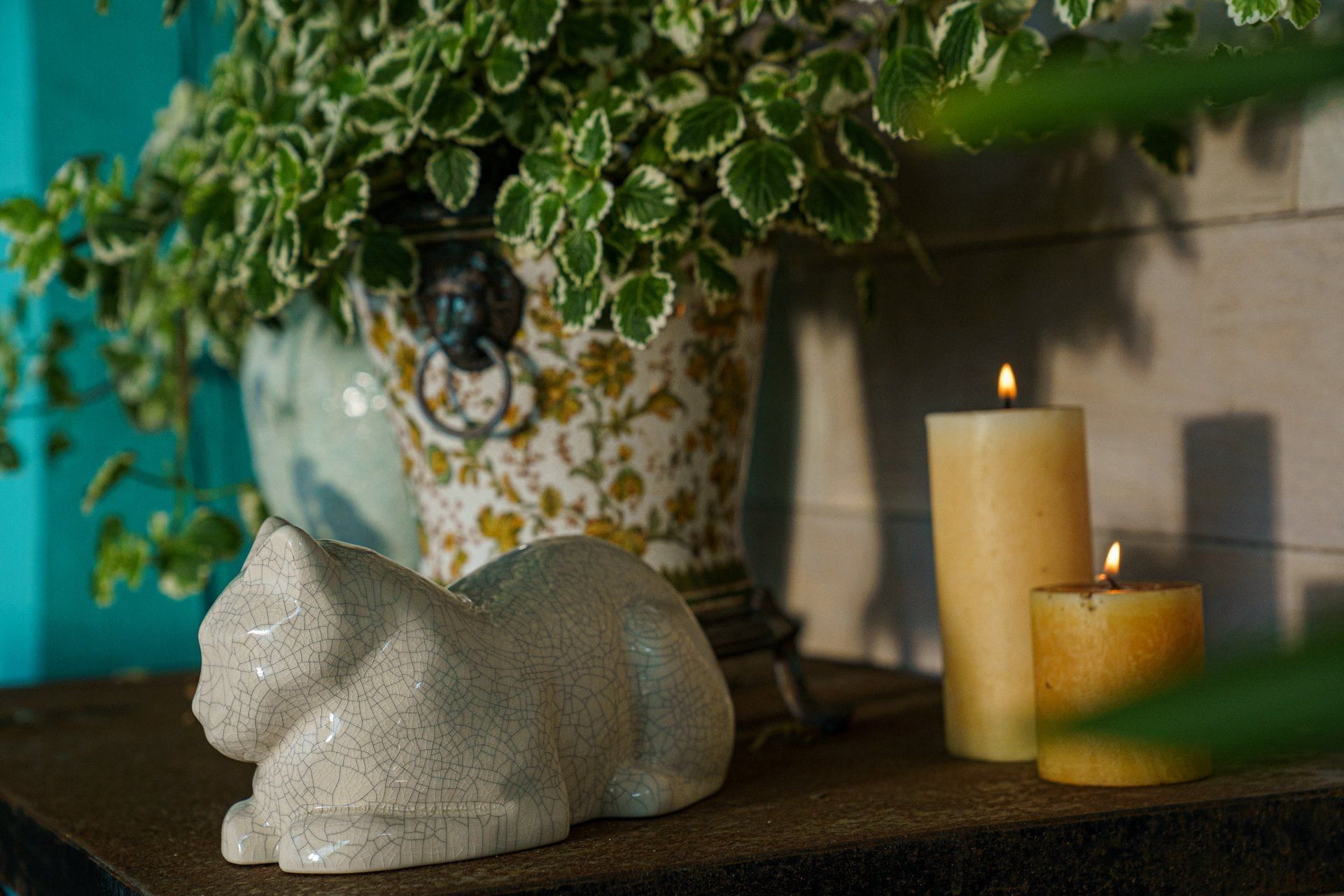 Cat Cremation Urn for Ashes - Craquelure | Ceramic | Handmade