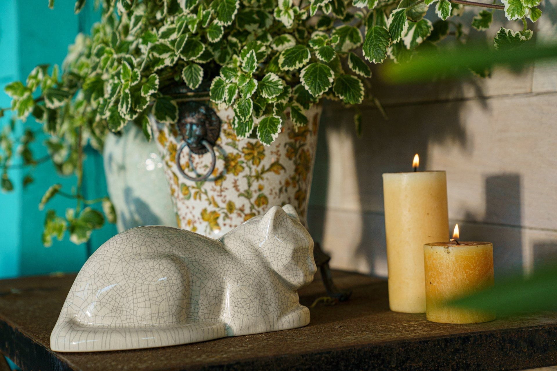 Cat Cremation Urn for Ashes - Craquelure | Ceramic | Handmade