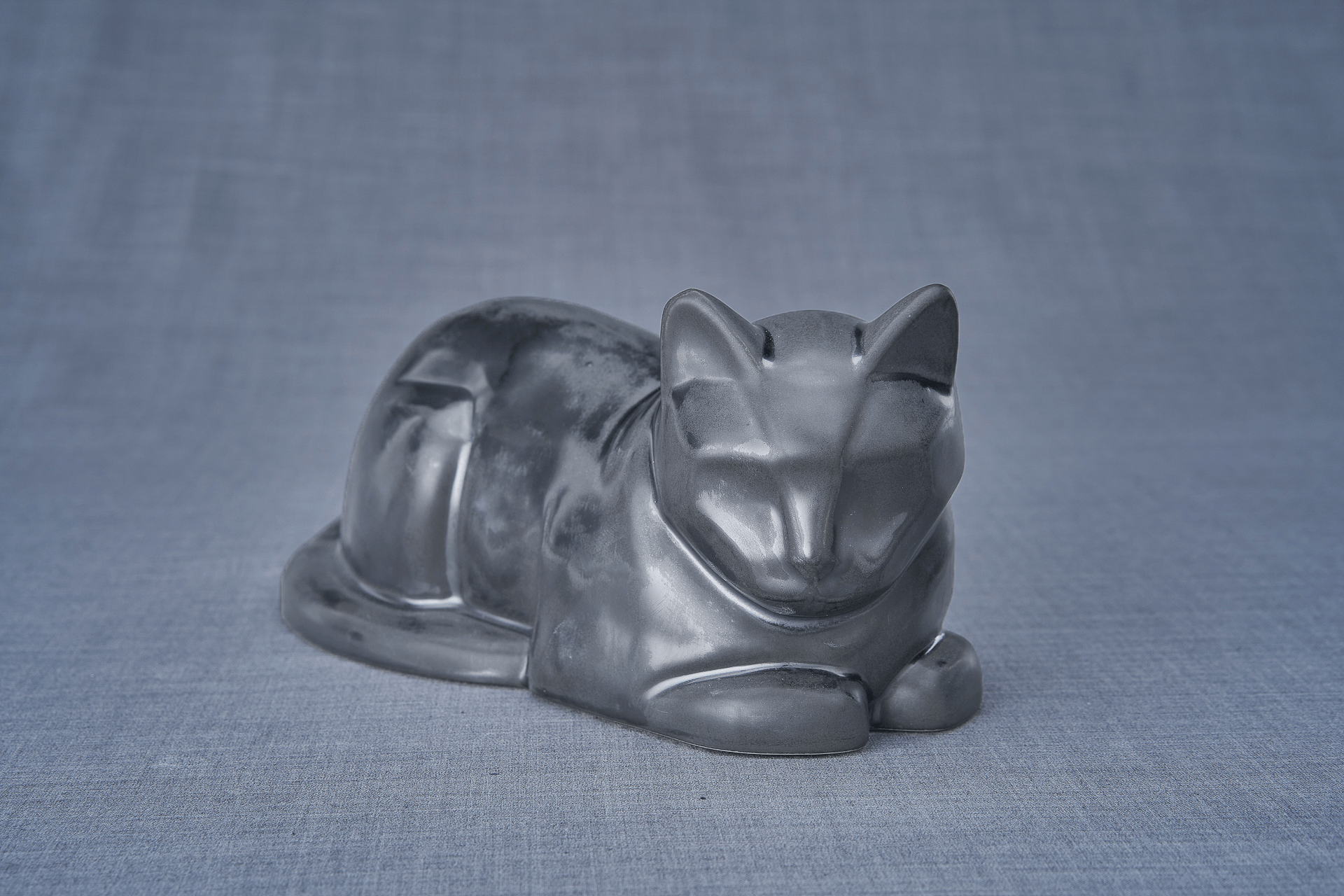 Cat Cremation Urn for Ashes - Dark Matte | Ceramic | Handmade