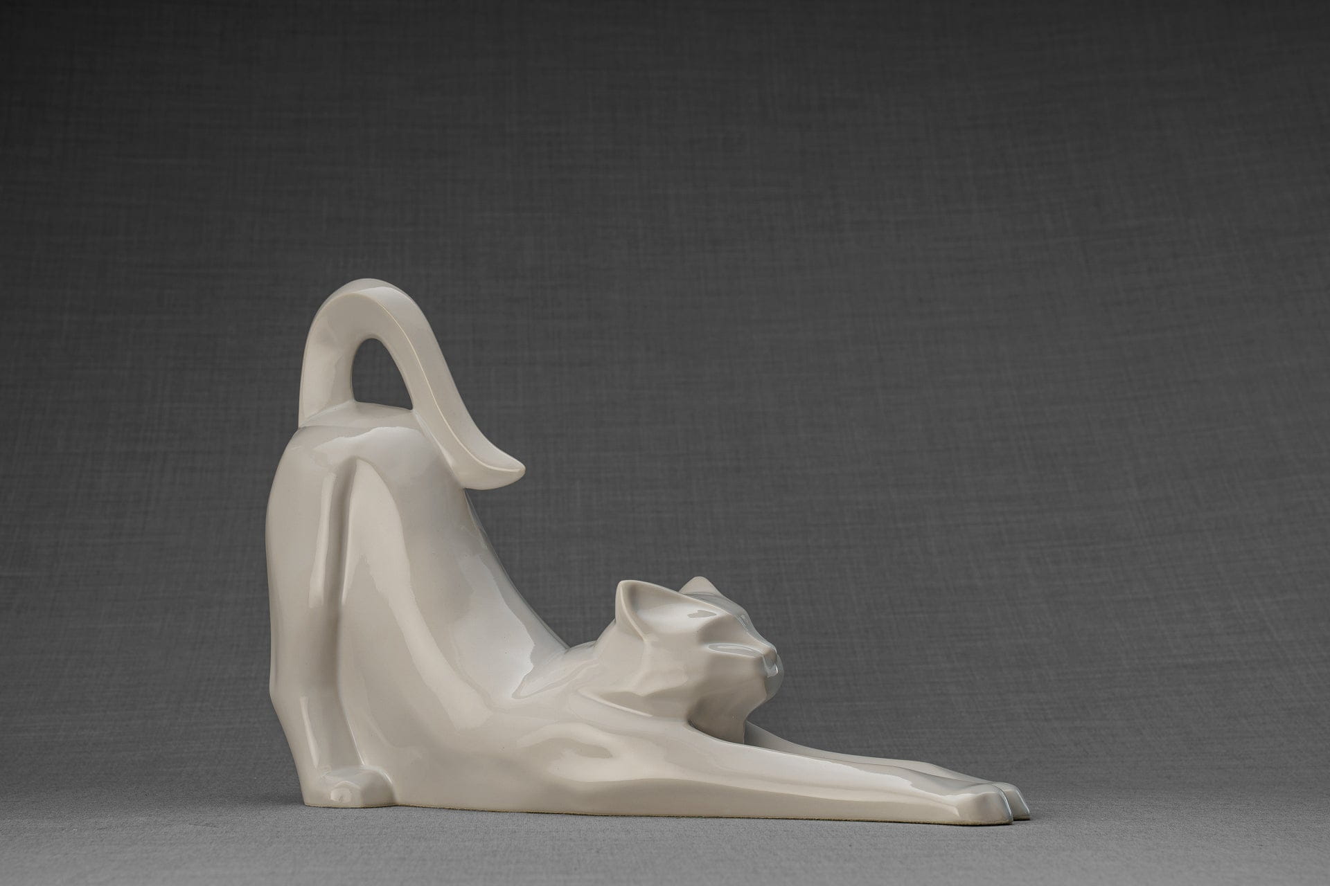 Pulvis Art Urns Pet Urn Cat Cremation Urn For Ashes "Grace" - White | Ceramic