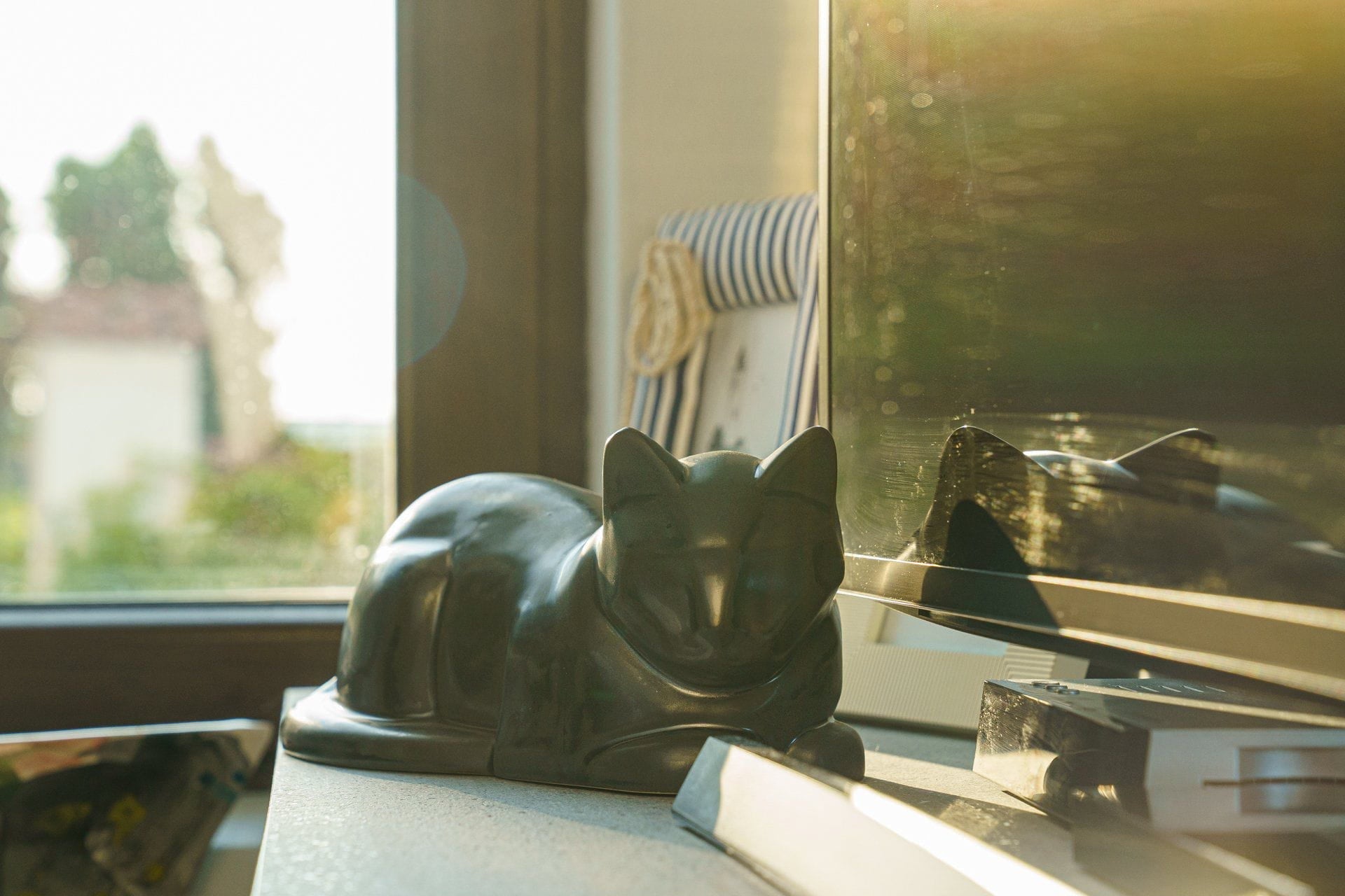 Cat Cremation Urn for Ashes - Lamp Black | Ceramic | Handmade